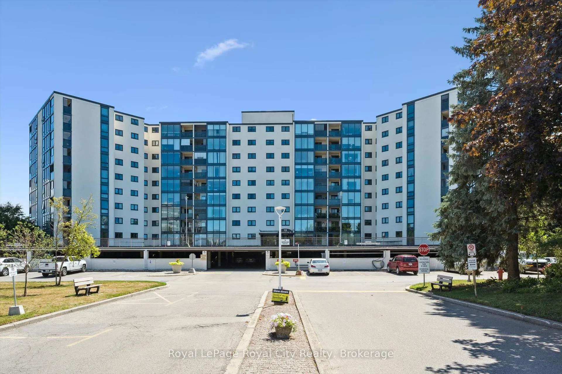 Front of Unit 713, 19 Woodlawn Road E