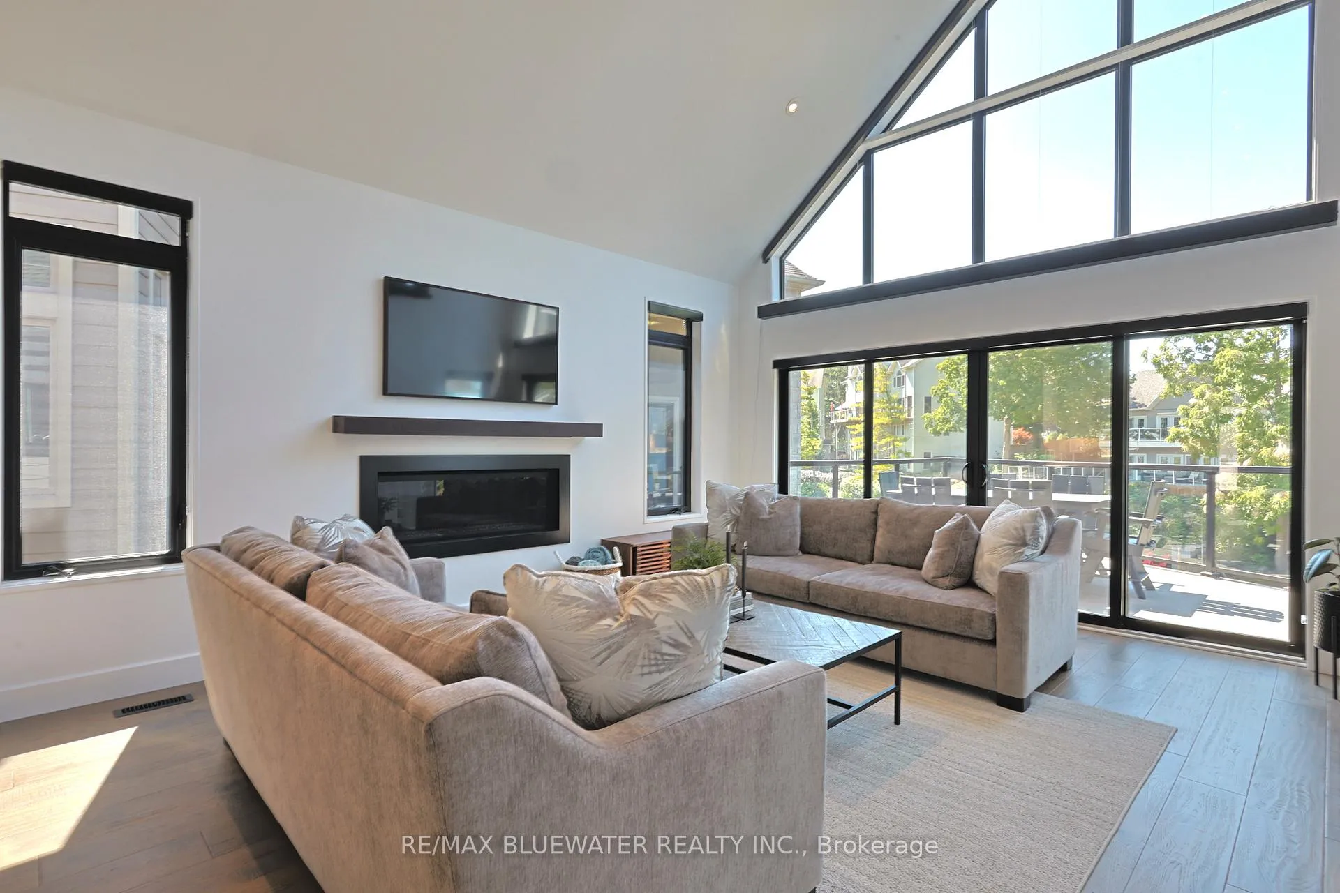 Photo 17 of 23 Sauble River Road, Lambton Shores, Grand Bend — HOMEH