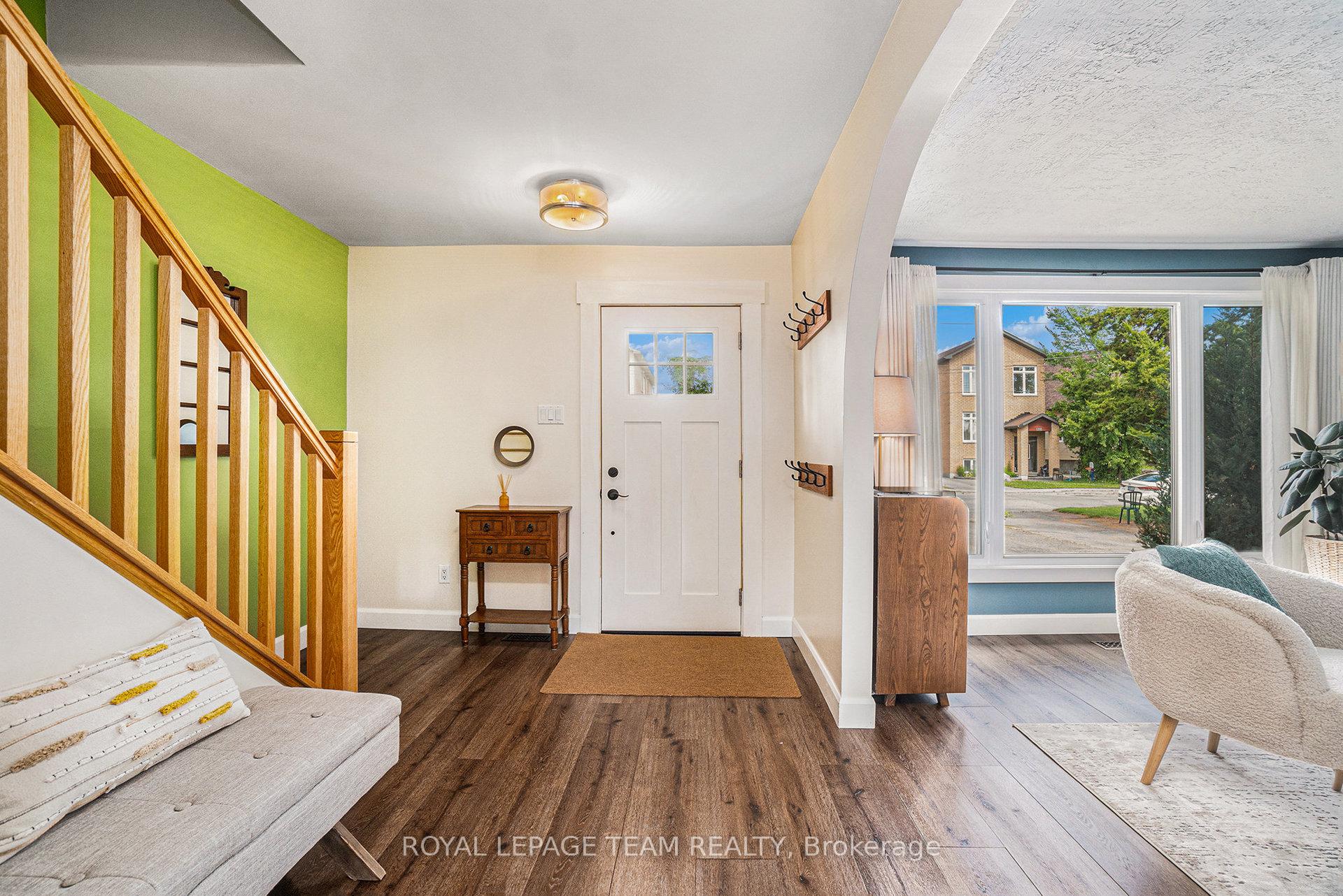 Photo 2 of 1352 Maxime Street, Ottawa, Pineview — HOMEH