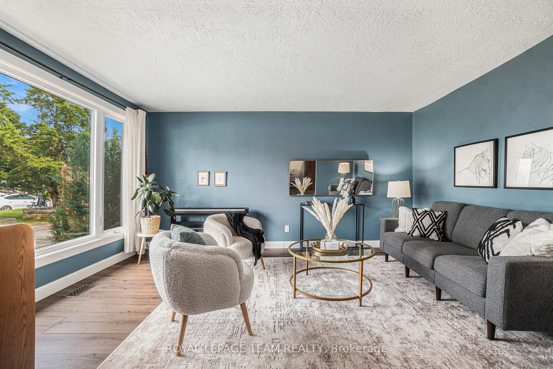 Photo 5 of 1352 Maxime Street, Ottawa, Pineview — HOMEH