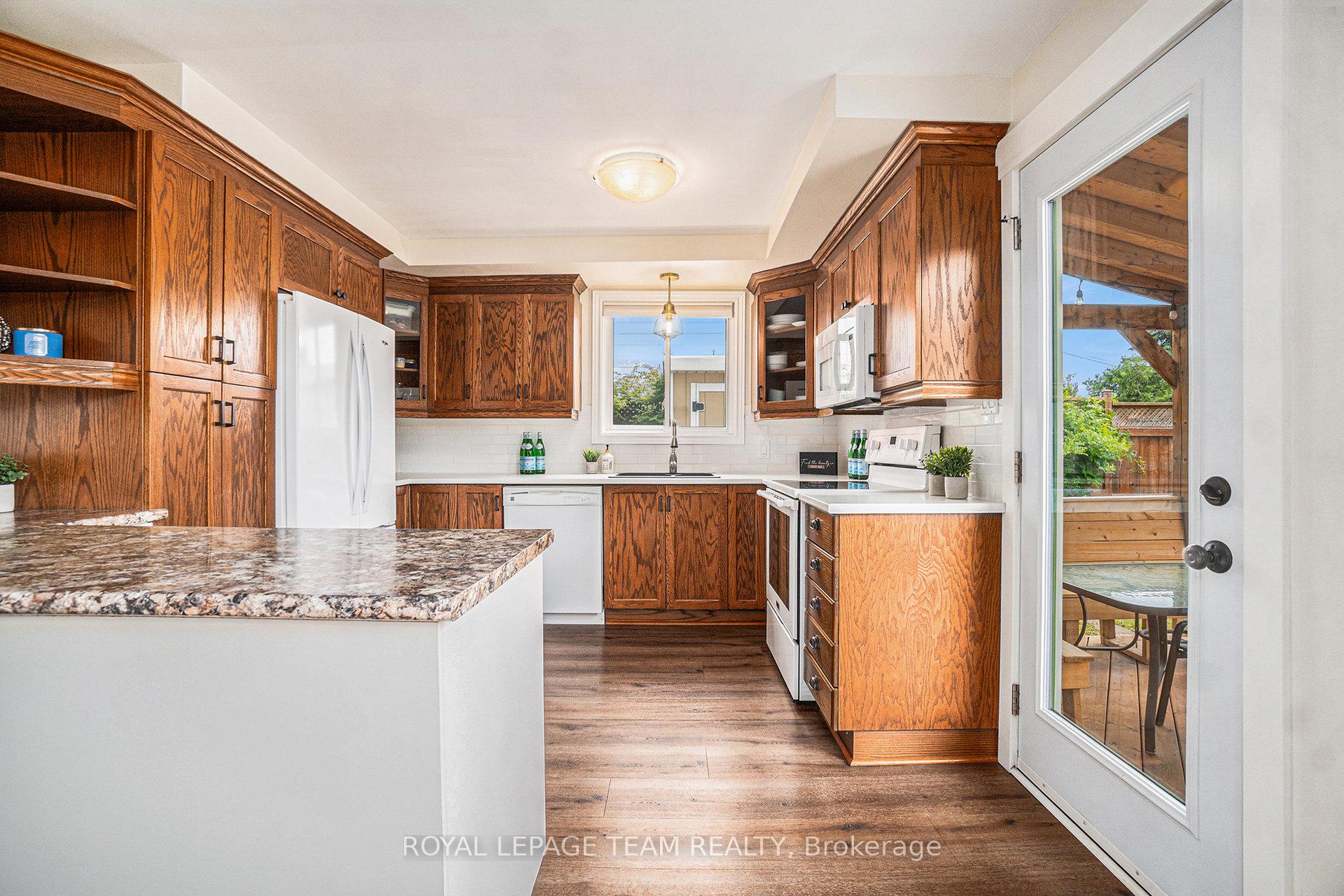 Photo 13 of 1352 Maxime Street, Ottawa, Pineview — HOMEH