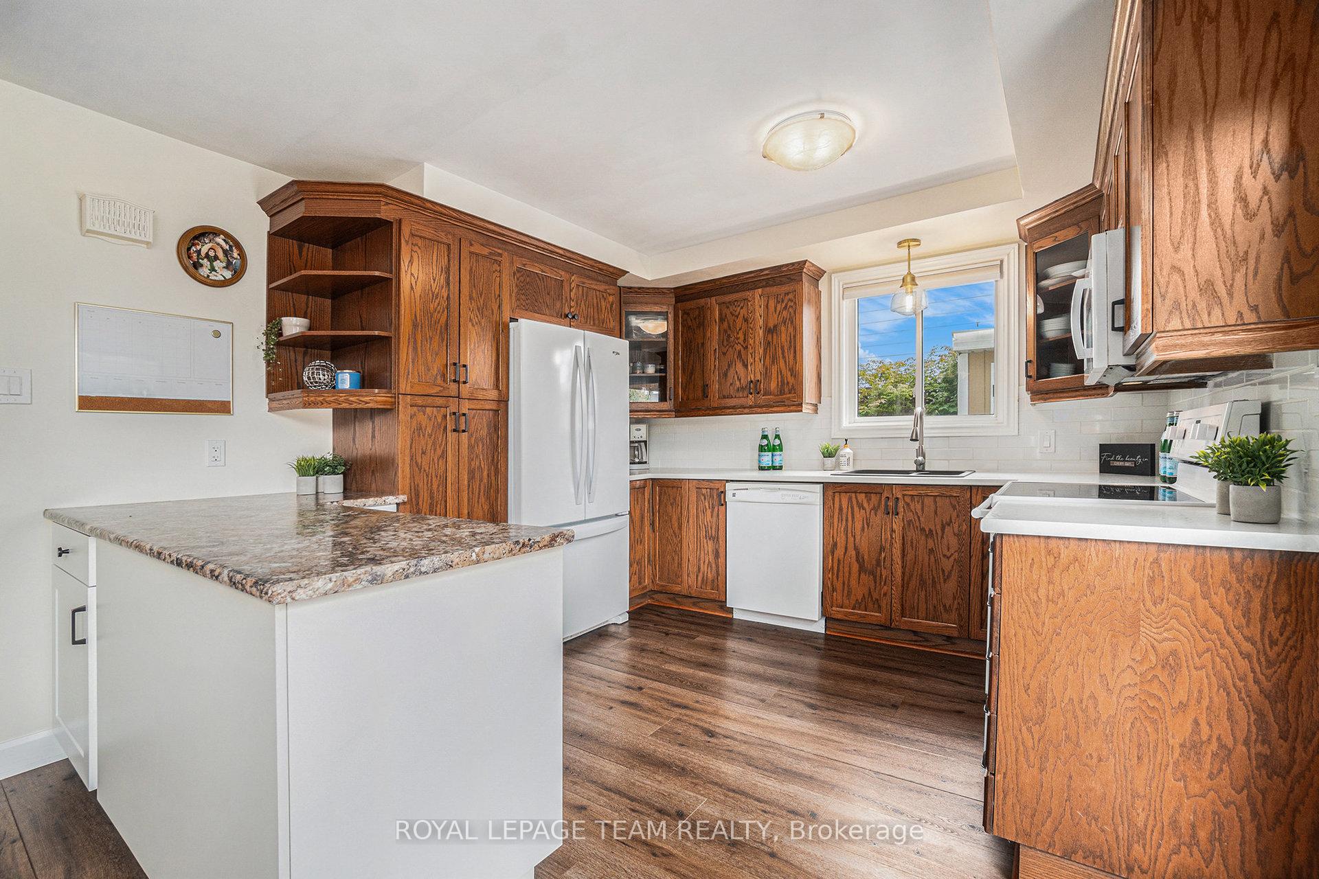 Photo 12 of 1352 Maxime Street, Ottawa, Pineview — HOMEH