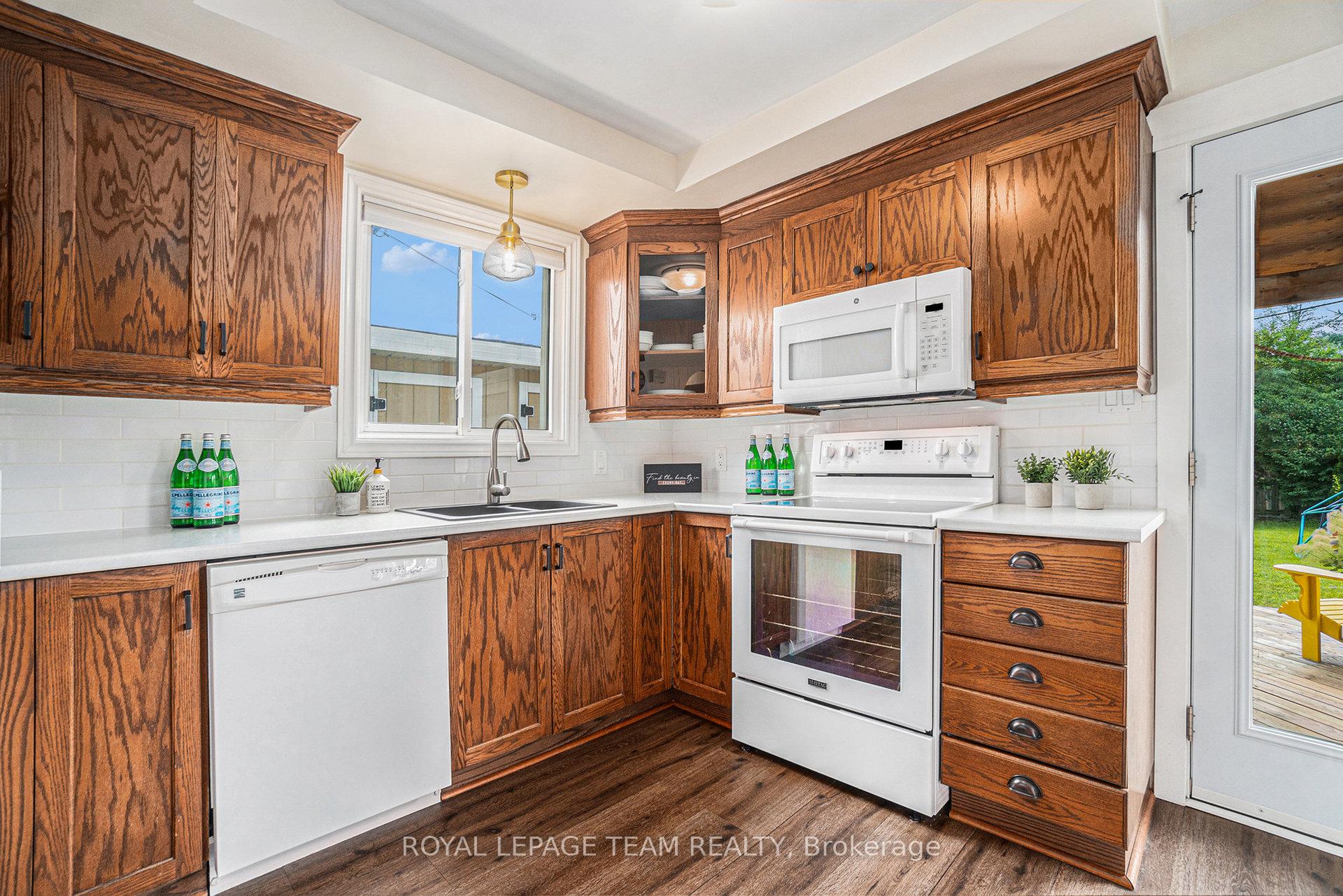 Photo 14 of 1352 Maxime Street, Ottawa, Pineview — HOMEH