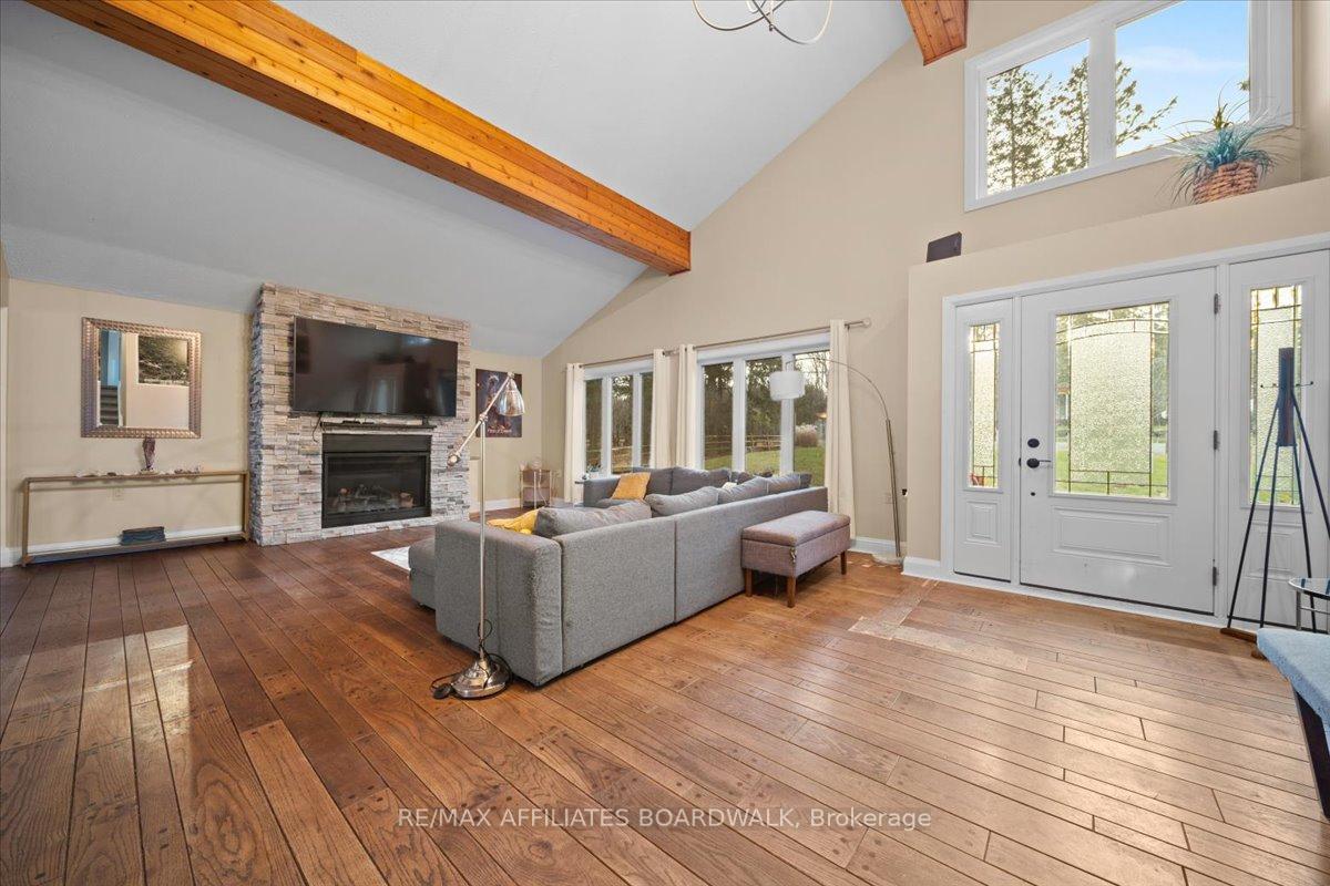 Photo 4 of 2894 Barlow Crescent, Ottawa, Dunrobin Shores — HOMEH