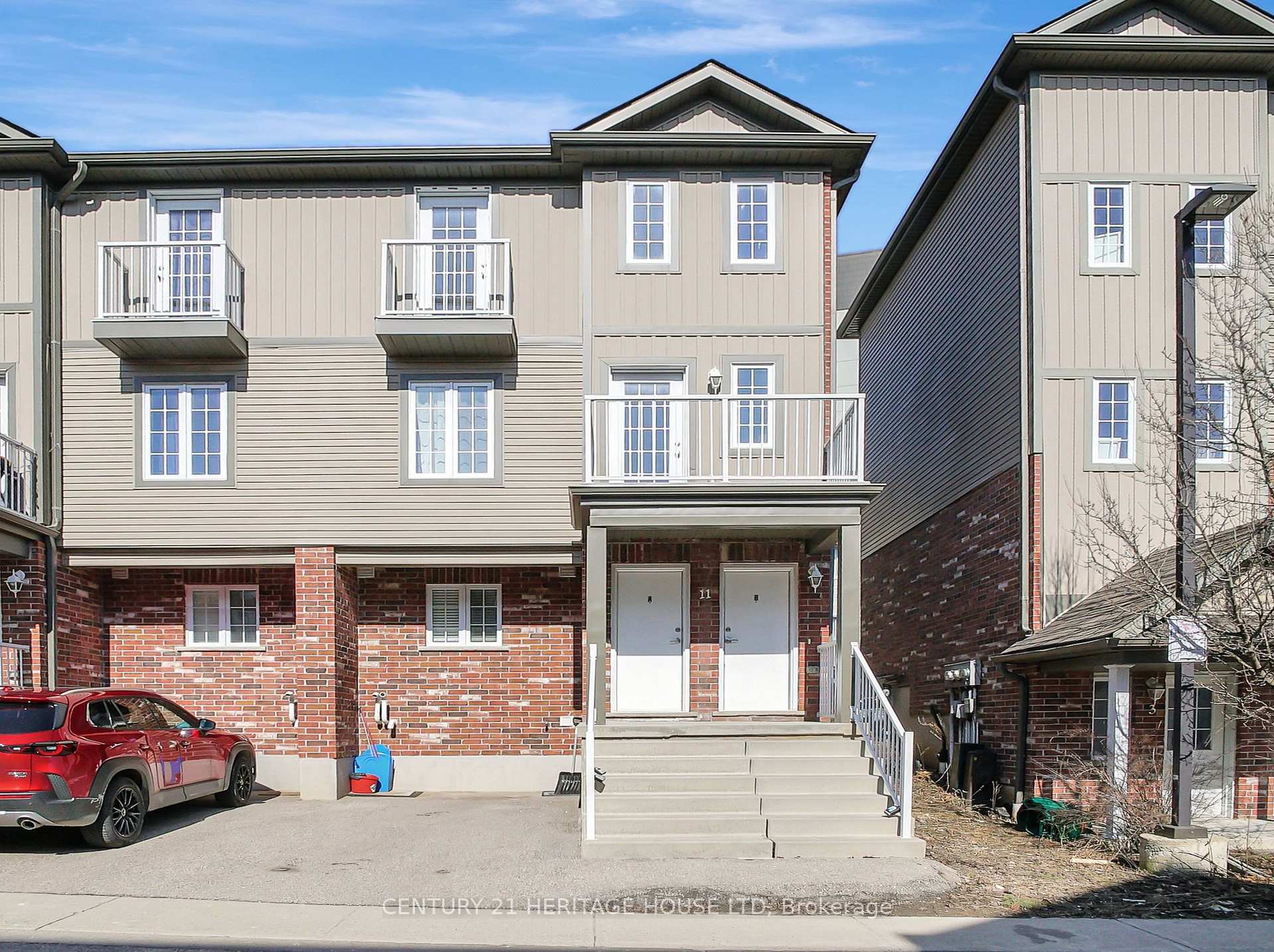 Photo 3 of Unit 11A, 55 Mooregate Crescent, Kitchener — HOMEH