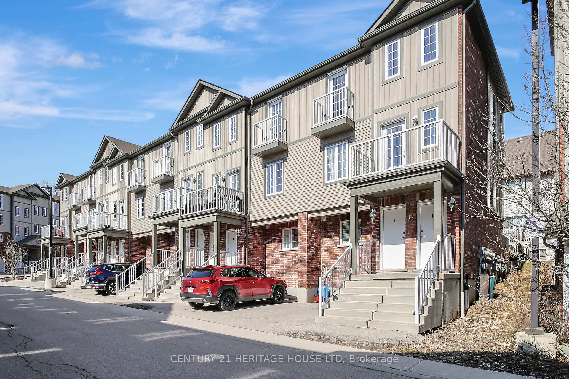 Photo 4 of Unit 11A, 55 Mooregate Crescent, Kitchener — HOMEH