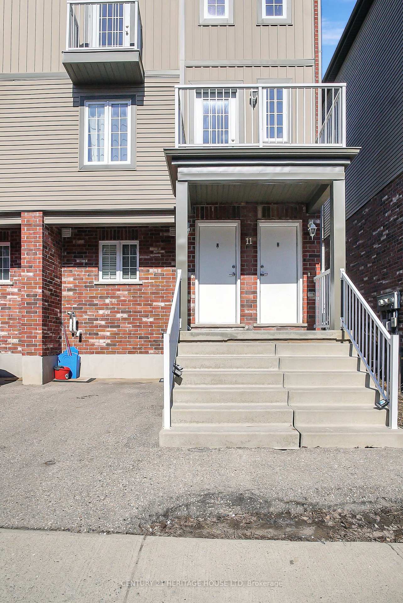 Photo 6 of Unit 11A, 55 Mooregate Crescent, Kitchener — HOMEH