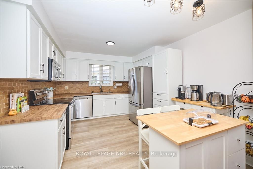 Photo 19 of 23 Andrea Drive, St. Catharines, Rykert/Vansickle — HOMEH
