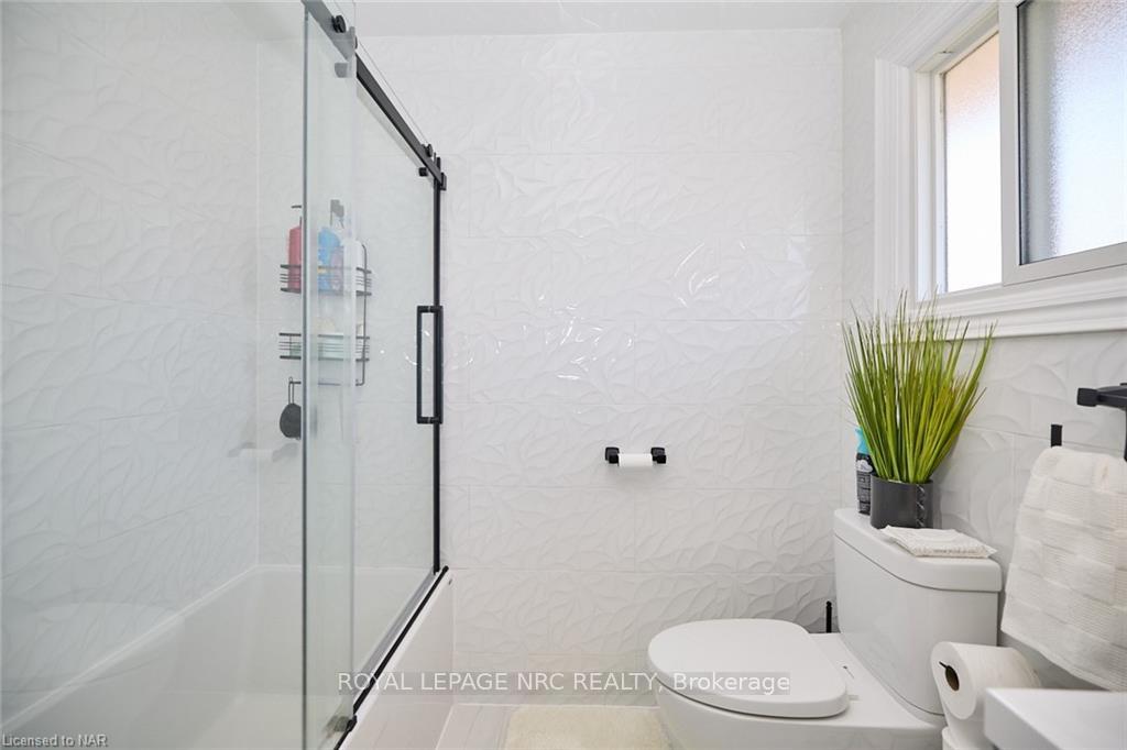 Photo 24 of 23 Andrea Drive, St. Catharines, Rykert/Vansickle — HOMEH