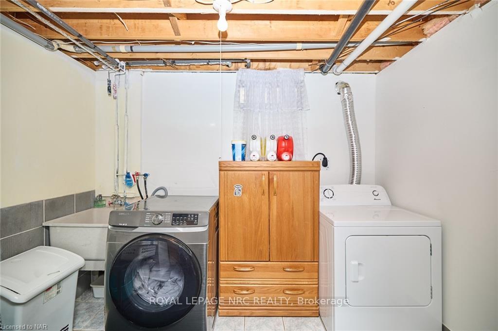 Photo 37 of 23 Andrea Drive, St. Catharines, Rykert/Vansickle — HOMEH