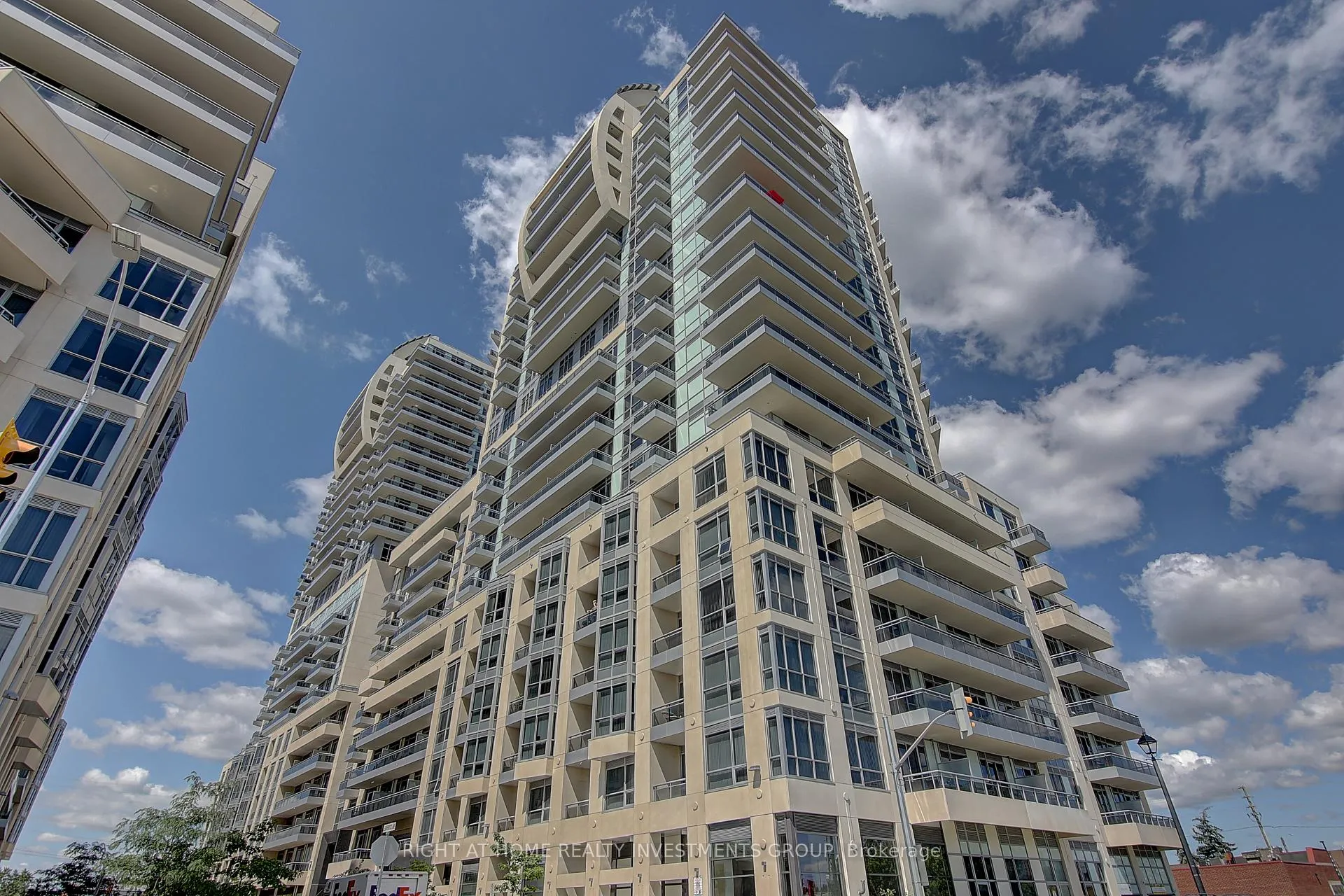 Front of Unit 415 Ne, 9205 Yonge Street NE