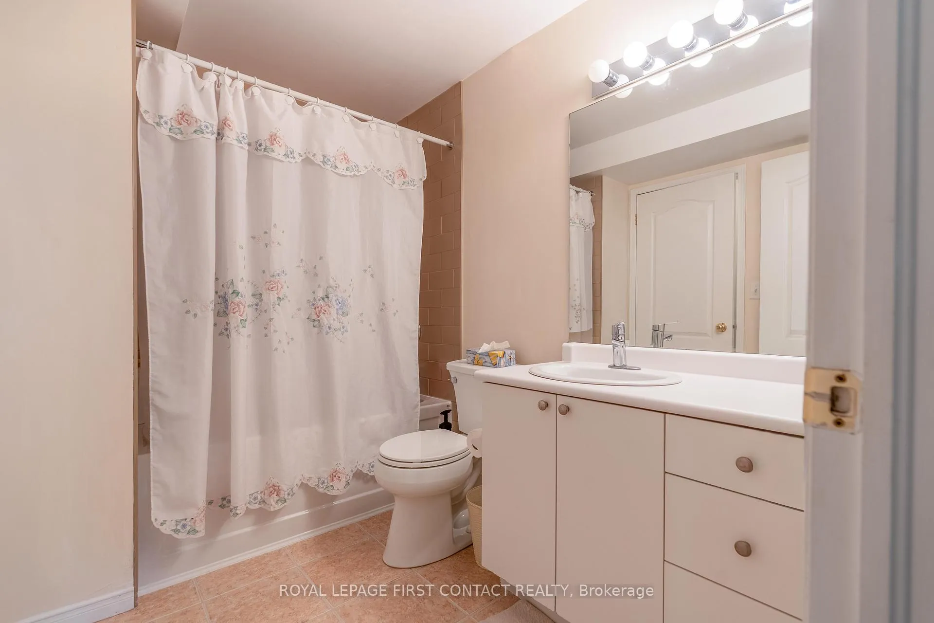 Photo 10 of Unit 104, 117 Edgehill Drive, Barrie, Edgehill Drive — HOMEH