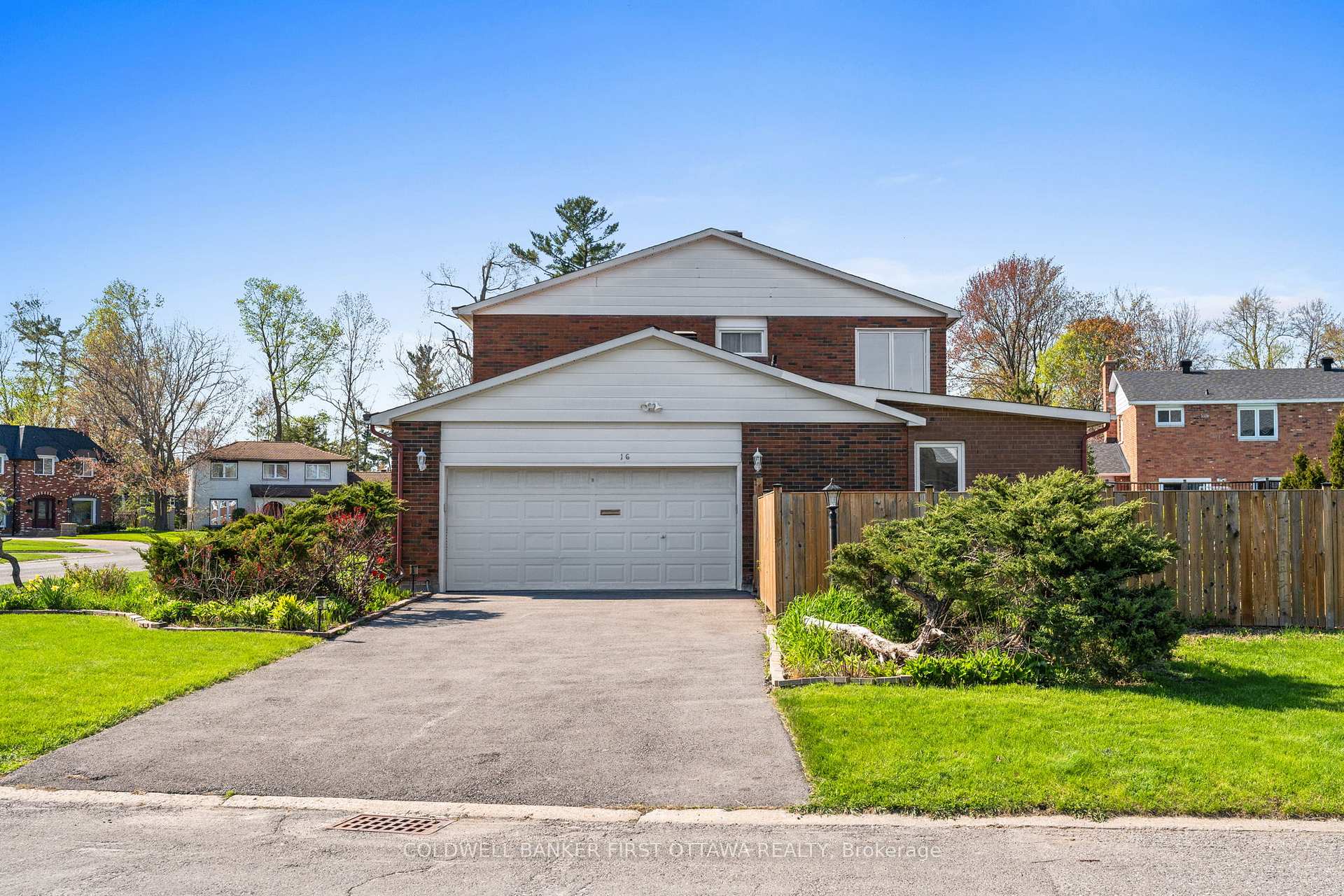 Photo 4 of 16 Denewood Crescent, Ottawa, Pineglen/Country Place — HOMEH