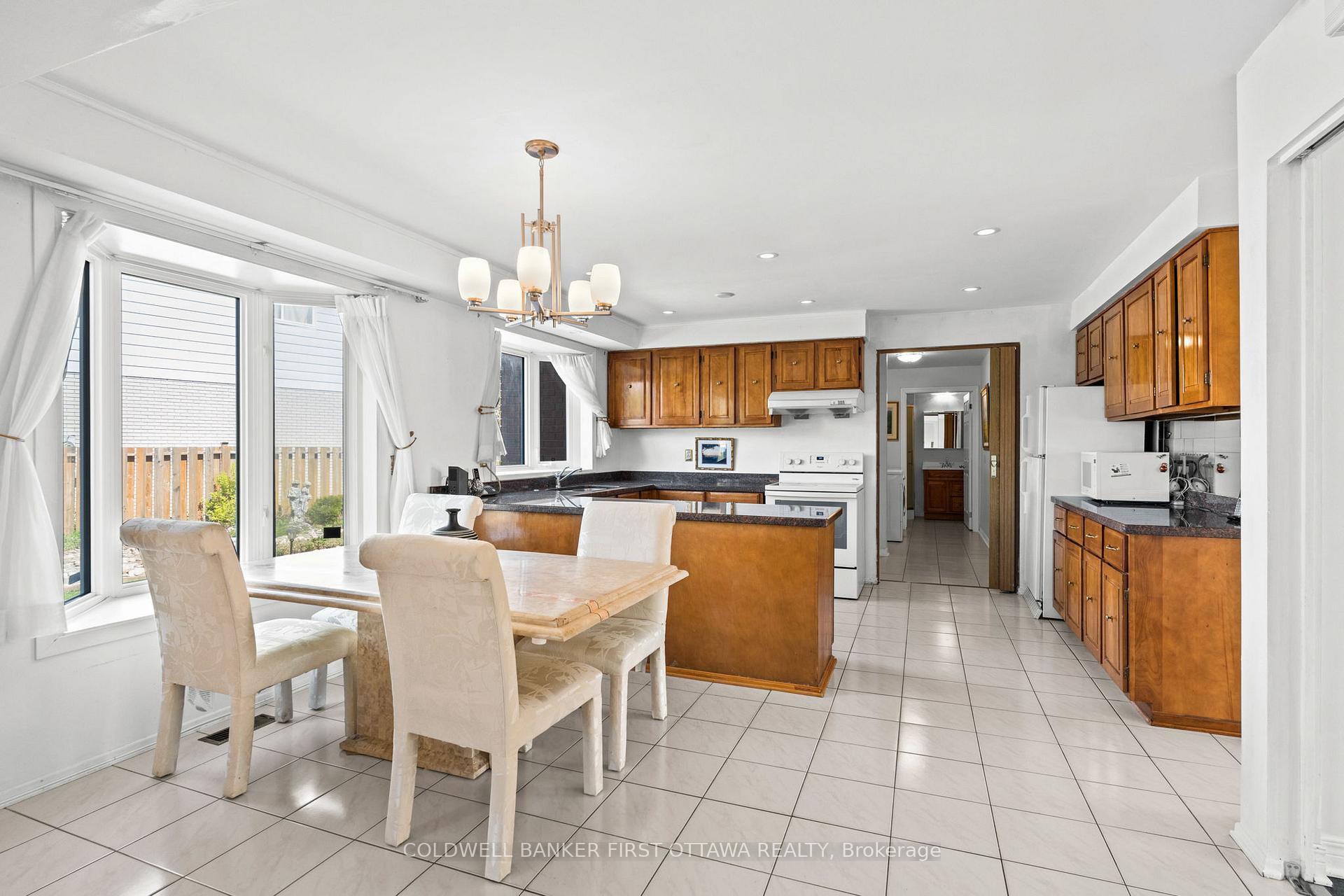 Photo 15 of 16 Denewood Crescent, Ottawa, Pineglen/Country Place — HOMEH