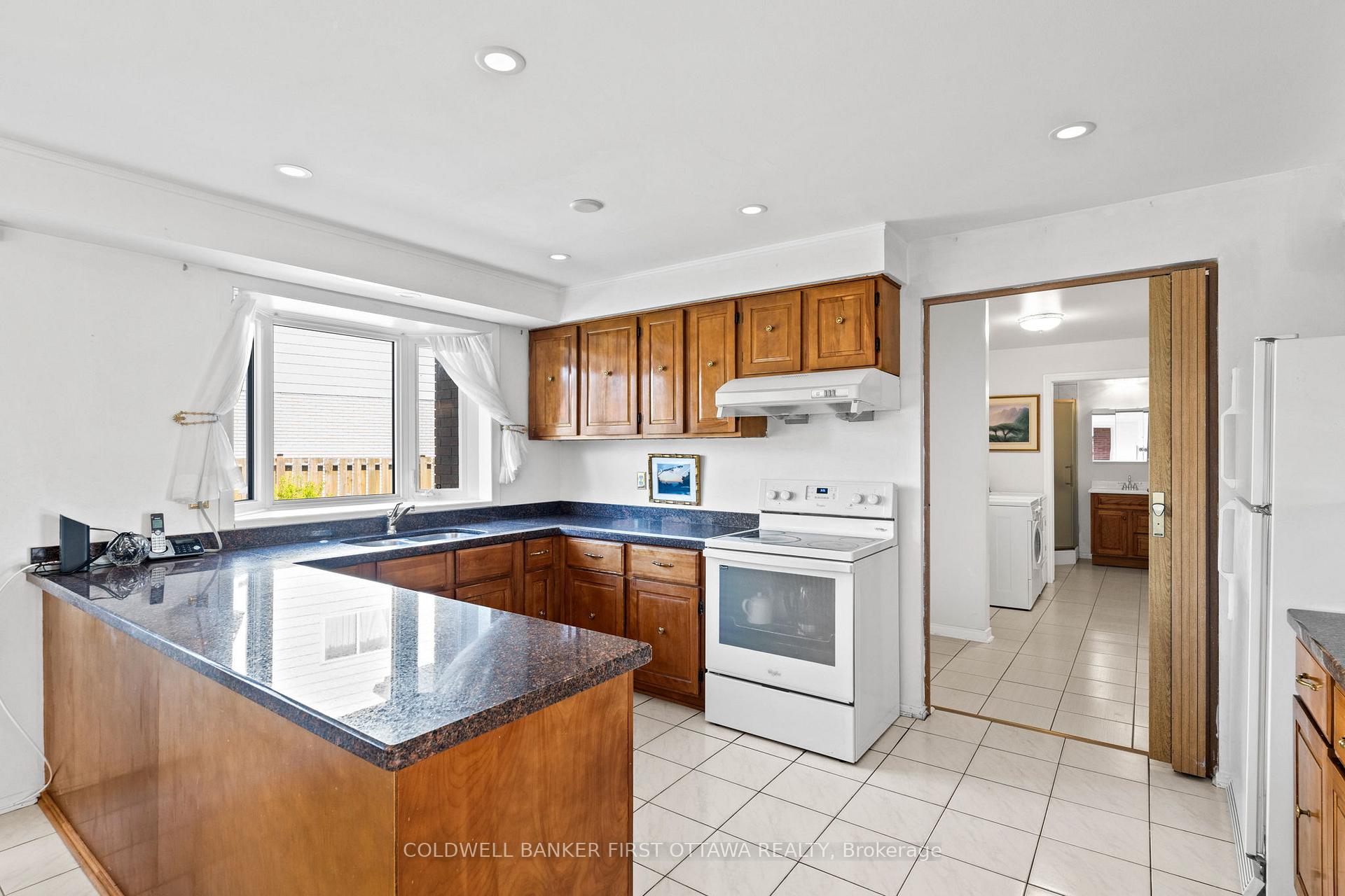 Photo 16 of 16 Denewood Crescent, Ottawa, Pineglen/Country Place — HOMEH