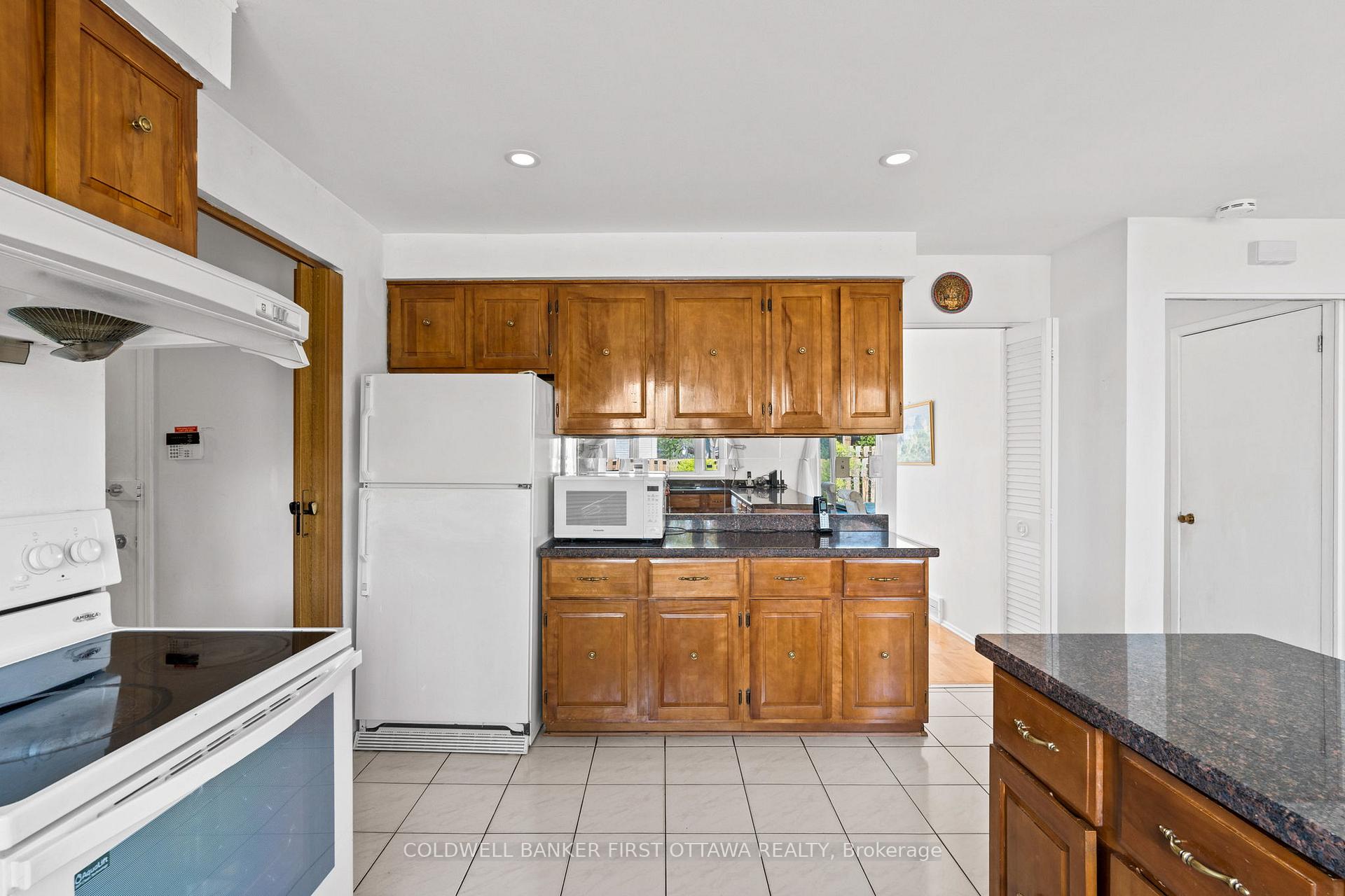 Photo 19 of 16 Denewood Crescent, Ottawa, Pineglen/Country Place — HOMEH