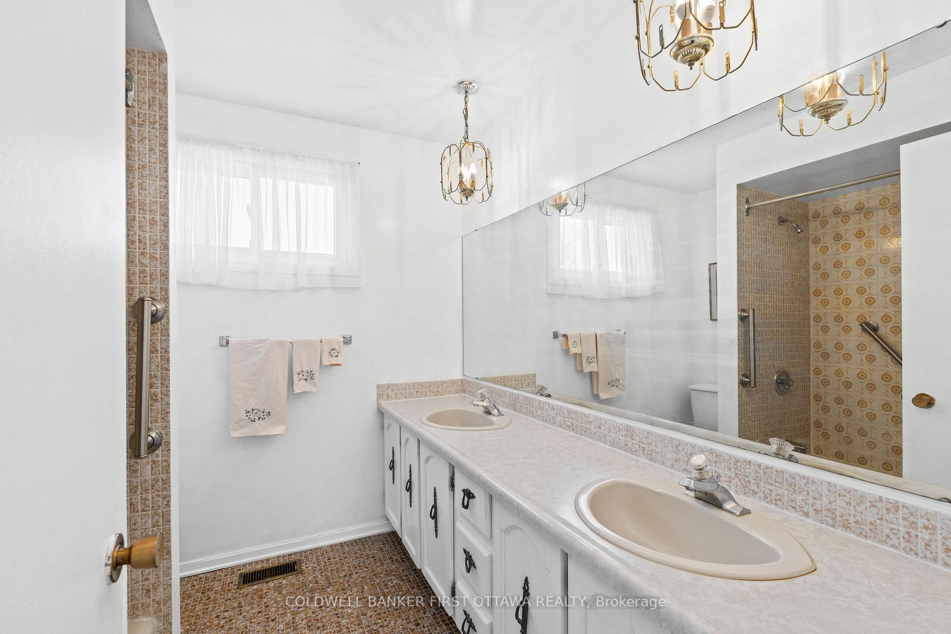 Photo 29 of 16 Denewood Crescent, Ottawa, Pineglen/Country Place — HOMEH