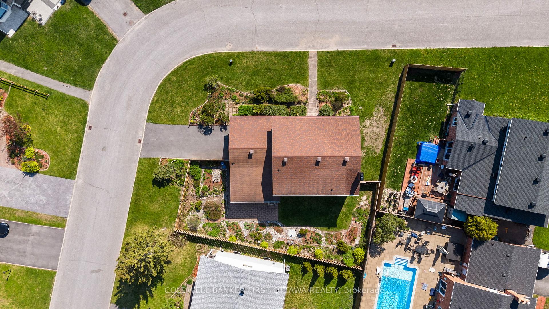 Photo 45 of 16 Denewood Crescent, Ottawa, Pineglen/Country Place — HOMEH