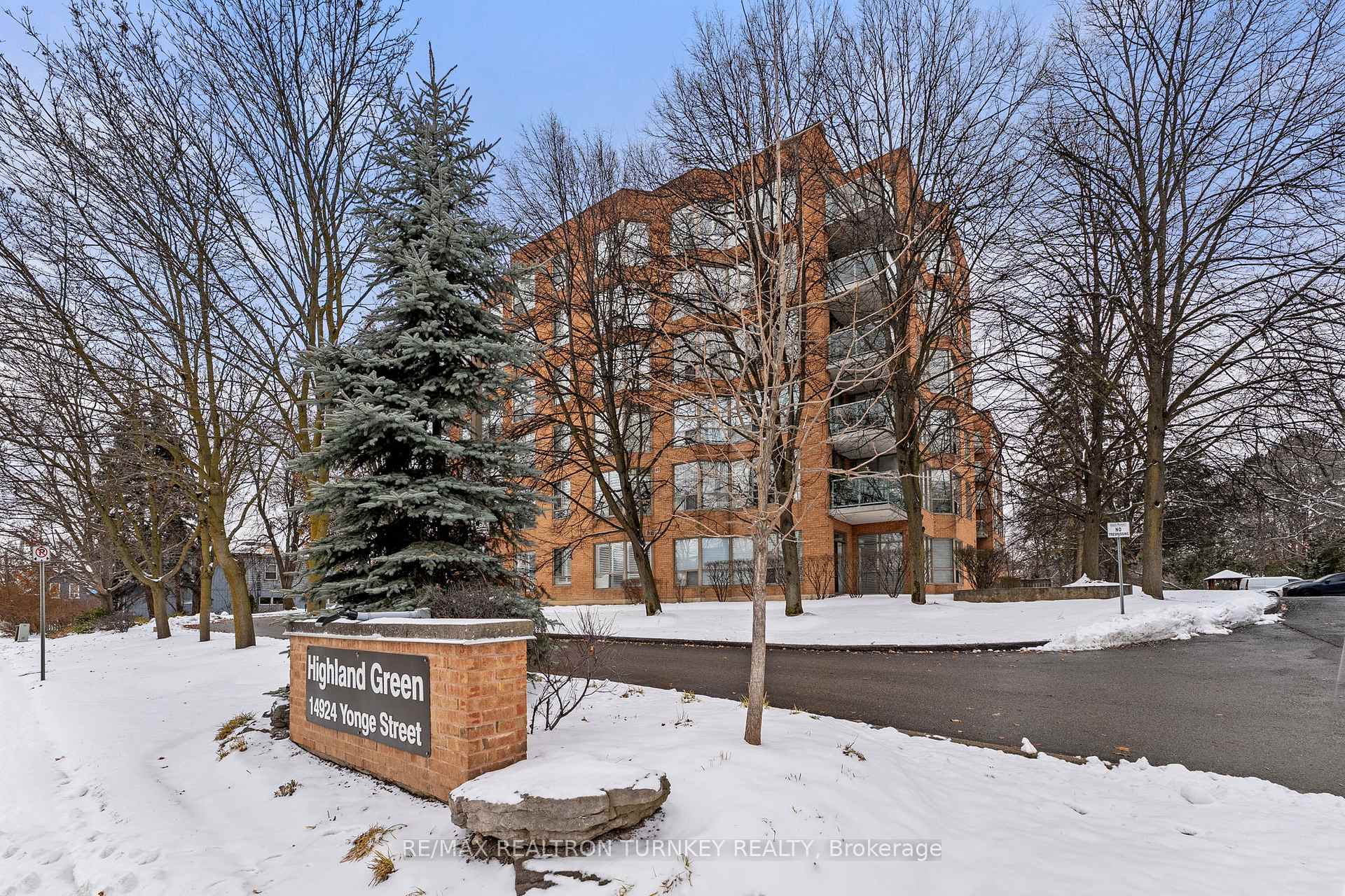 Photo 1 of Unit 114, 14924 Yonge Street, Aurora, Aurora Highlands — HOMEH