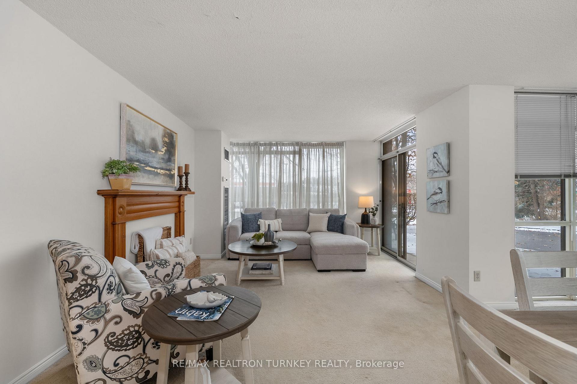 Photo 2 of Unit 114, 14924 Yonge Street, Aurora, Aurora Highlands — HOMEH