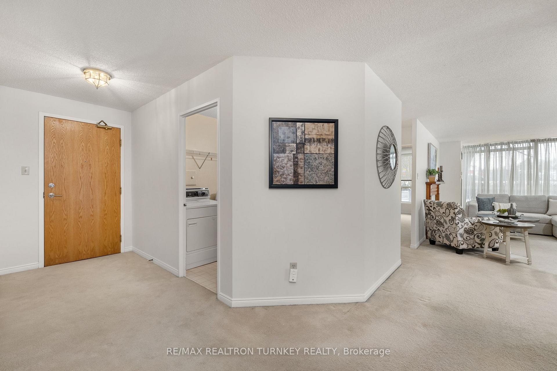 Photo 11 of Unit 114, 14924 Yonge Street, Aurora, Aurora Highlands — HOMEH