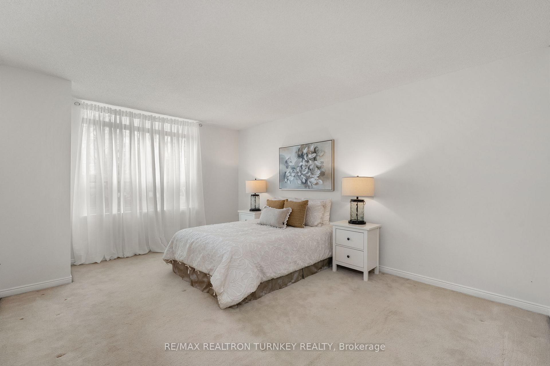 Photo 13 of Unit 114, 14924 Yonge Street, Aurora, Aurora Highlands — HOMEH