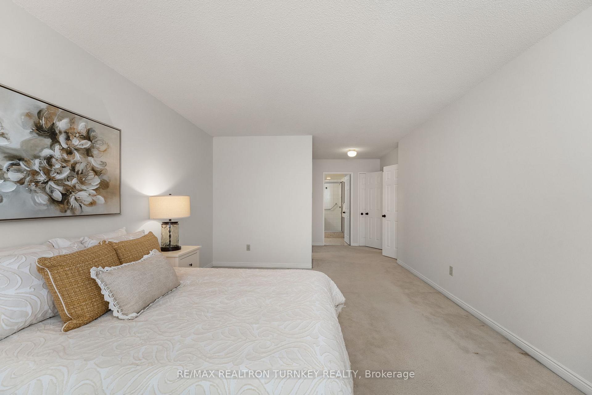 Photo 16 of Unit 114, 14924 Yonge Street, Aurora, Aurora Highlands — HOMEH