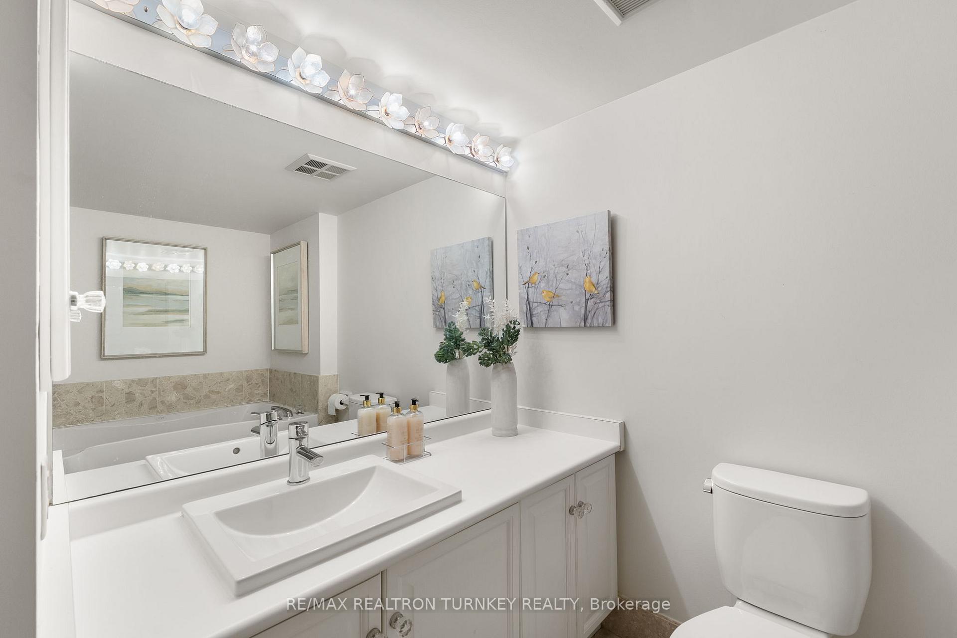 Photo 19 of Unit 114, 14924 Yonge Street, Aurora, Aurora Highlands — HOMEH