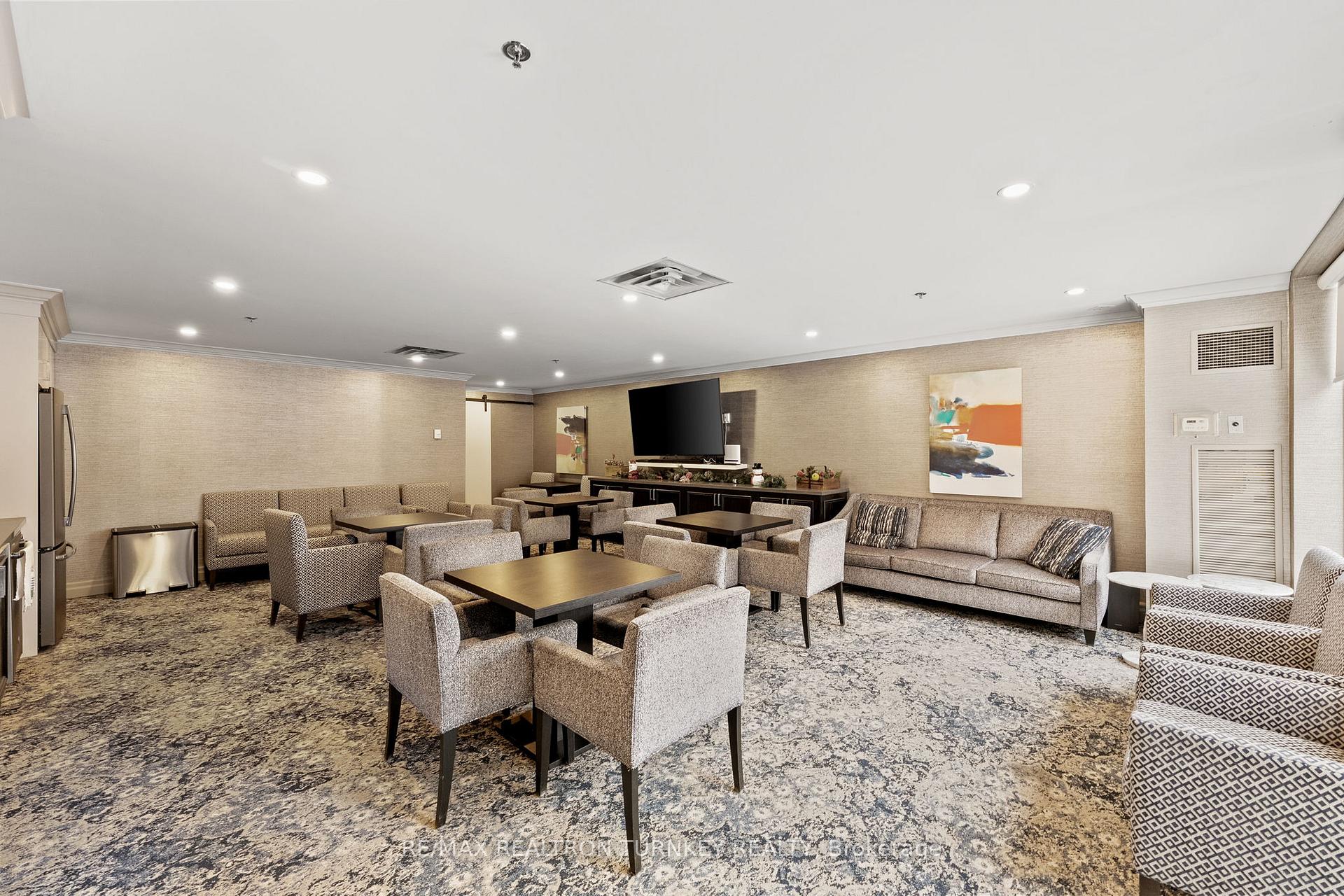 Photo 31 of Unit 114, 14924 Yonge Street, Aurora, Aurora Highlands — HOMEH
