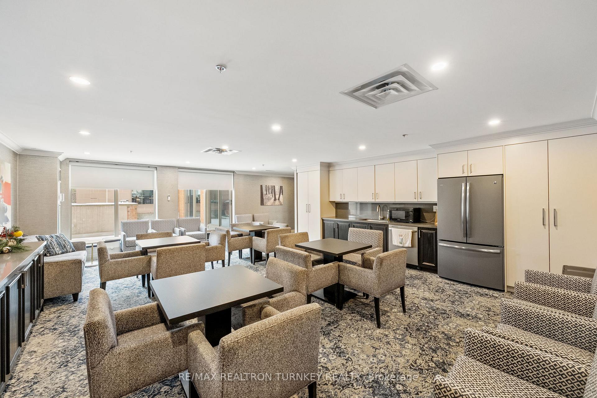 Photo 32 of Unit 114, 14924 Yonge Street, Aurora, Aurora Highlands — HOMEH