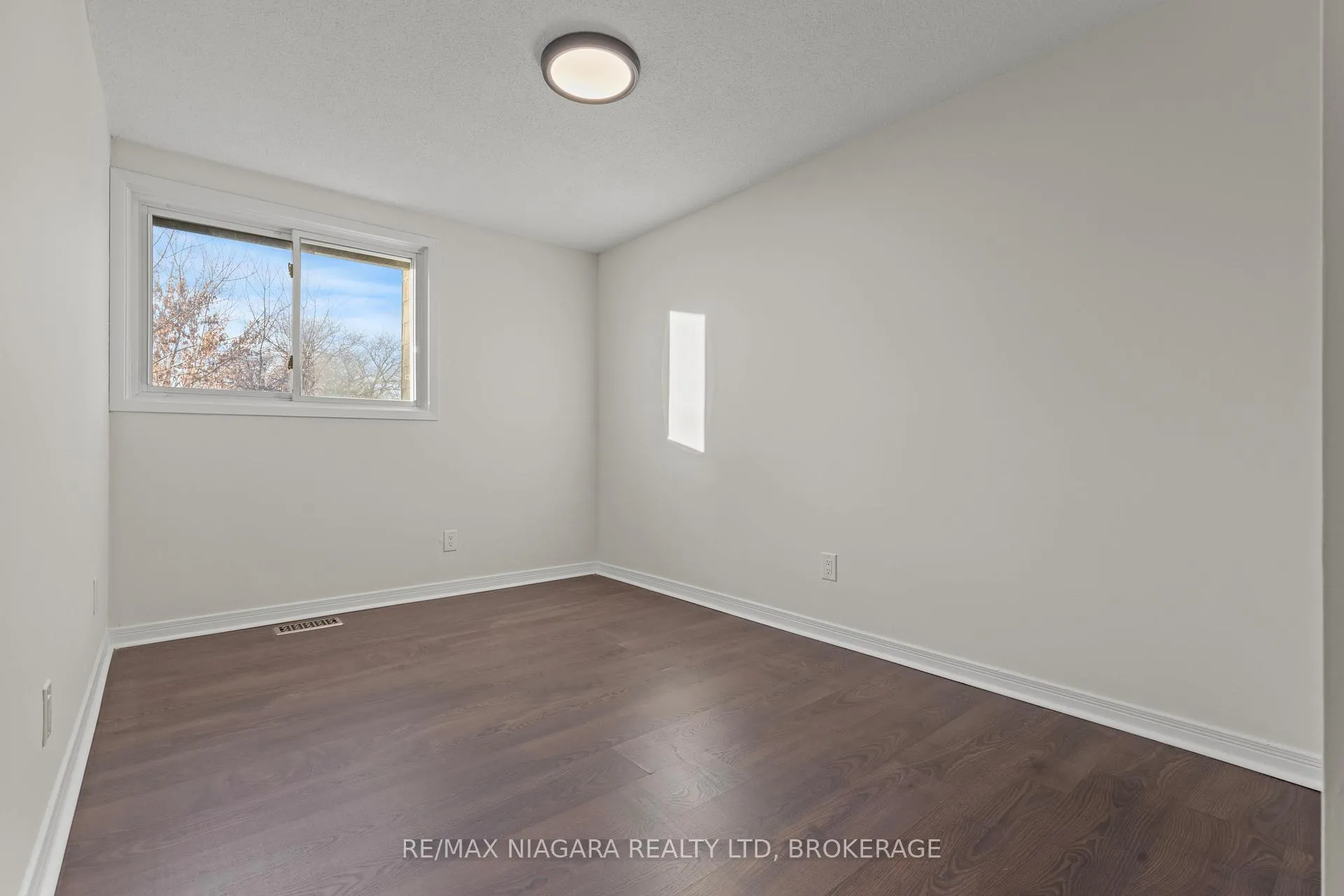 Photo 9 of Unit 35, 151 Linwell Road, St. Catharines, Lakeport — HOMEH