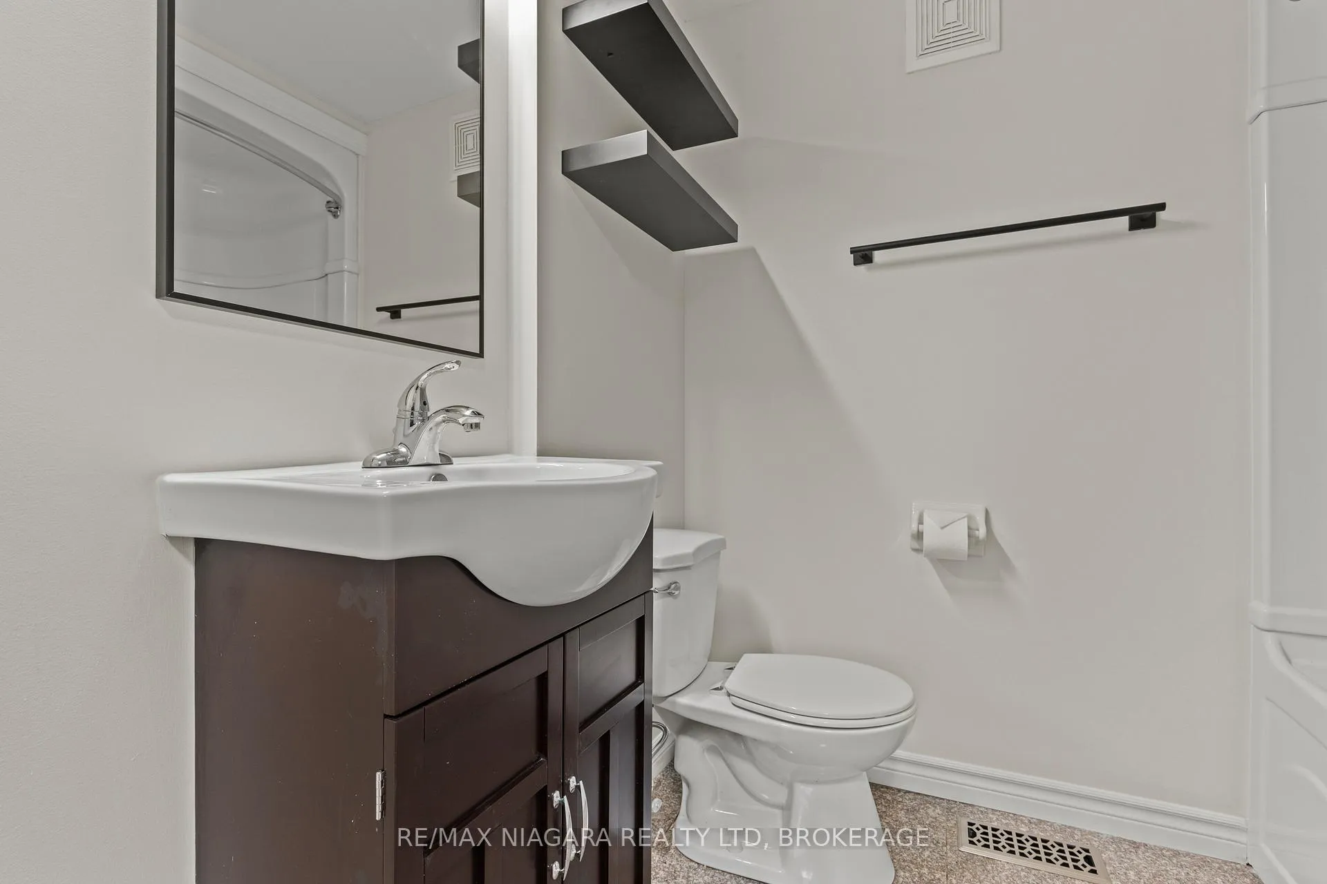 Photo 10 of Unit 35, 151 Linwell Road, St. Catharines, Lakeport — HOMEH