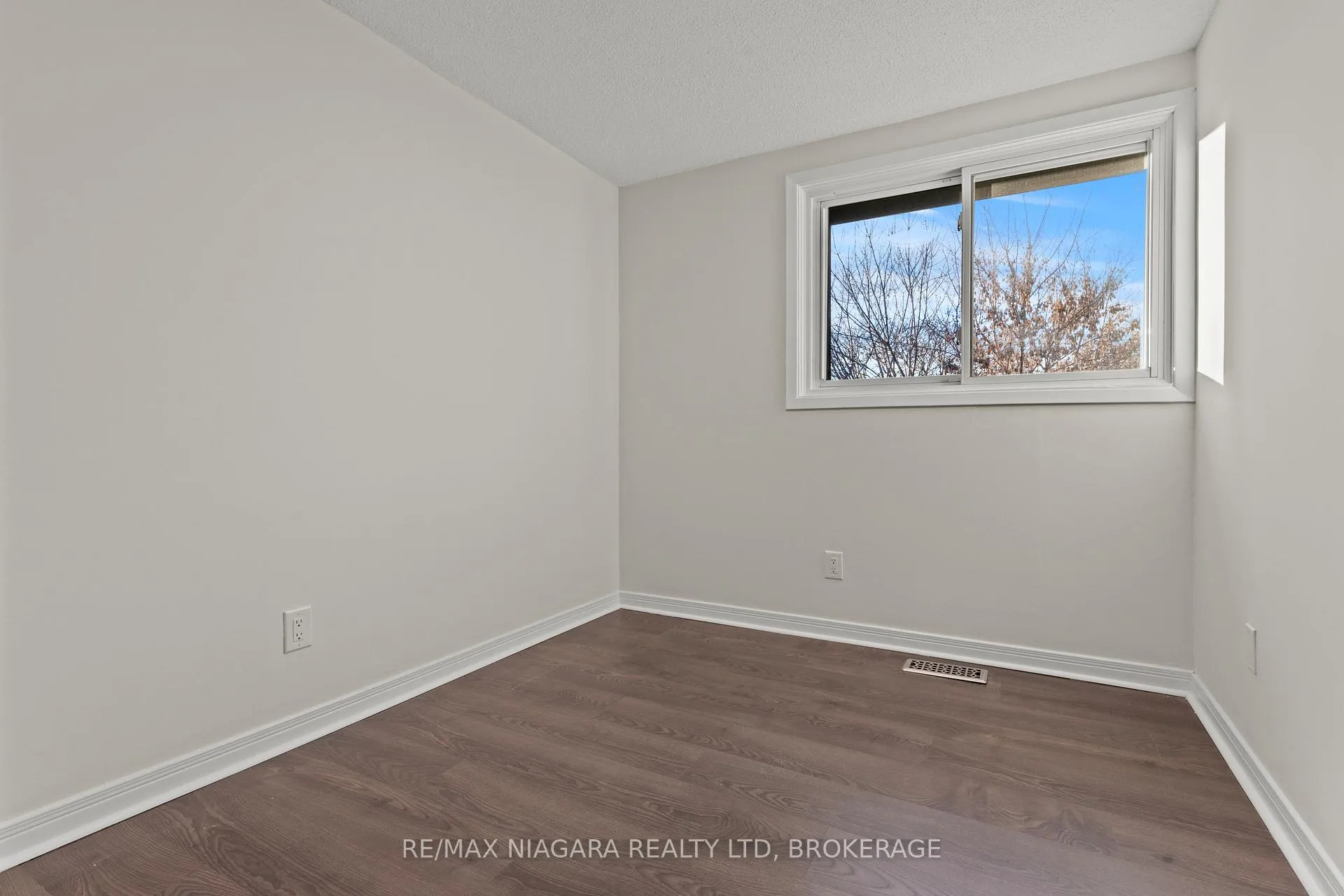 Photo 11 of Unit 35, 151 Linwell Road, St. Catharines, Lakeport — HOMEH