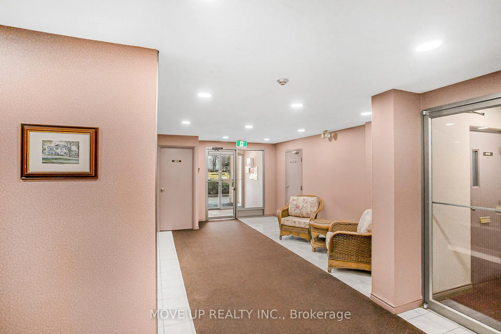 Photo 2 of Unit 203, 249 Major Mackenzie Drive E, Richmond Hill, Harding — HOMEH