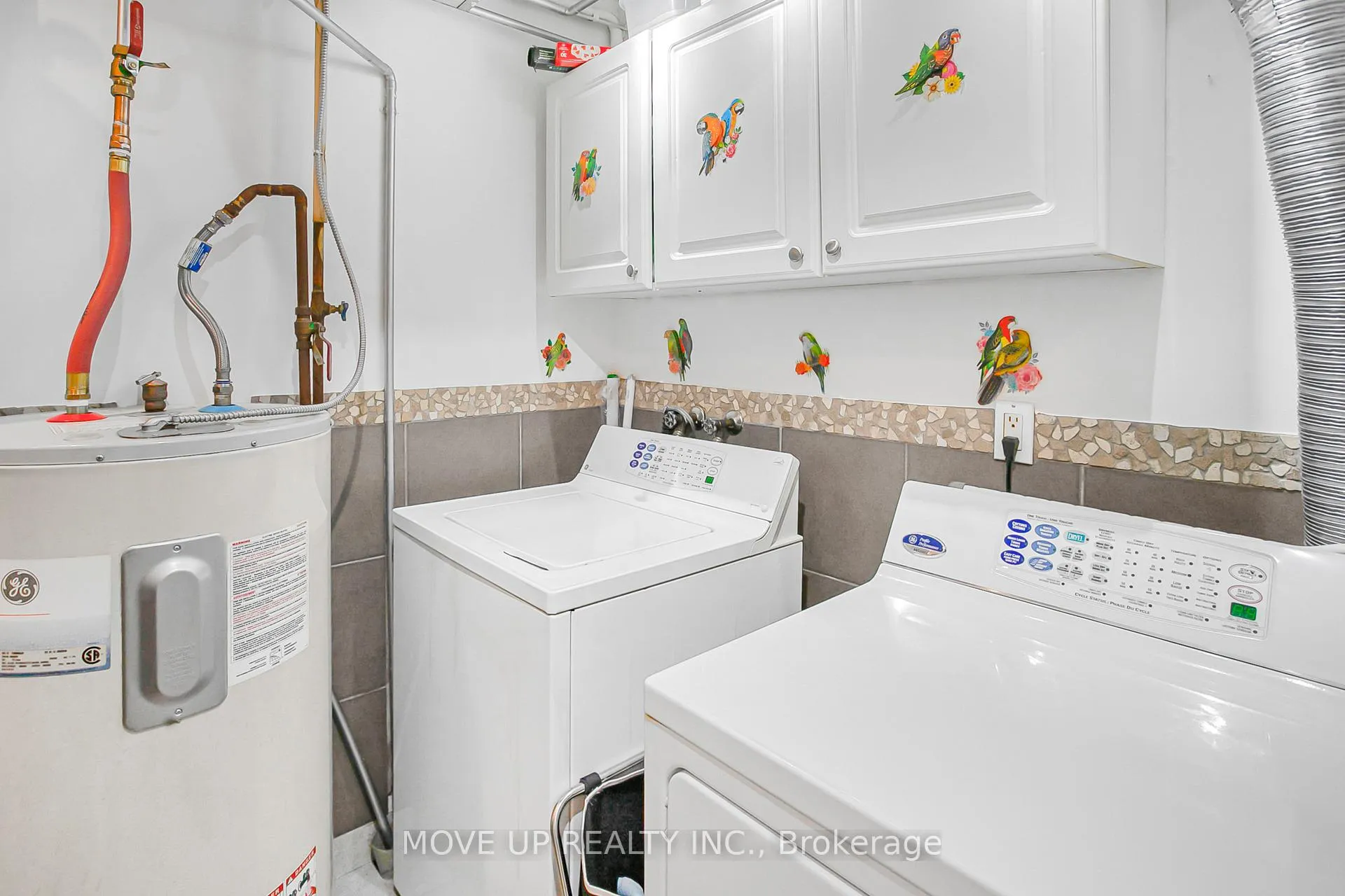 Photo 4 of Unit 203, 249 Major Mackenzie Drive E, Richmond Hill, Harding — HOMEH
