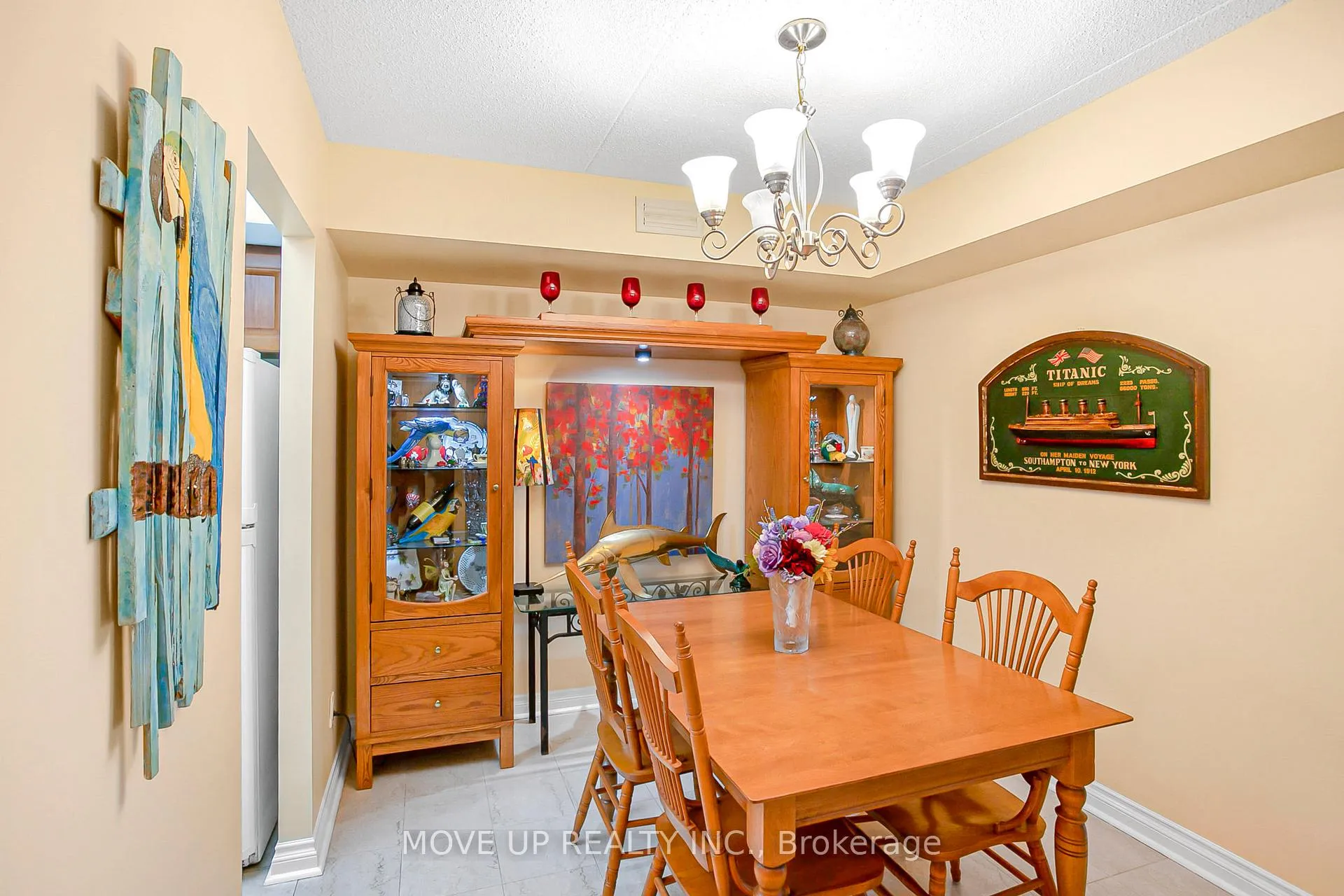 Photo 5 of Unit 203, 249 Major Mackenzie Drive E, Richmond Hill, Harding — HOMEH