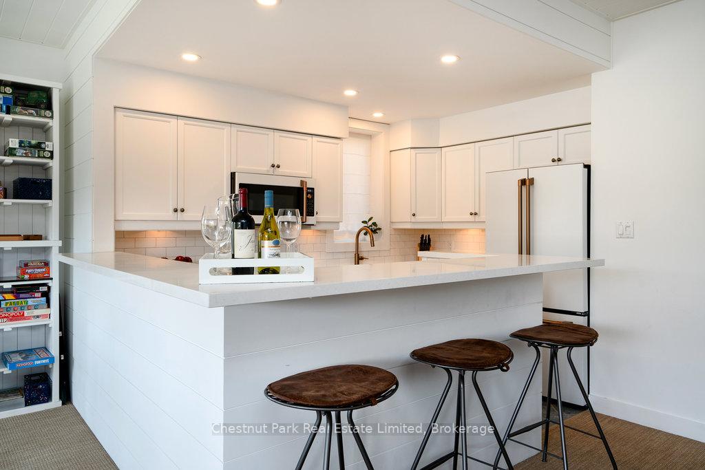 Photo 11 of 627 Johnston Park Avenue, Collingwood — HOMEH