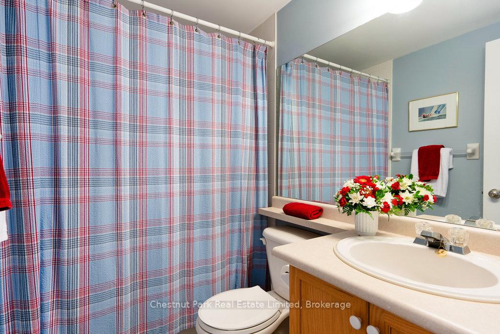 Photo 15 of 627 Johnston Park Avenue, Collingwood — HOMEH