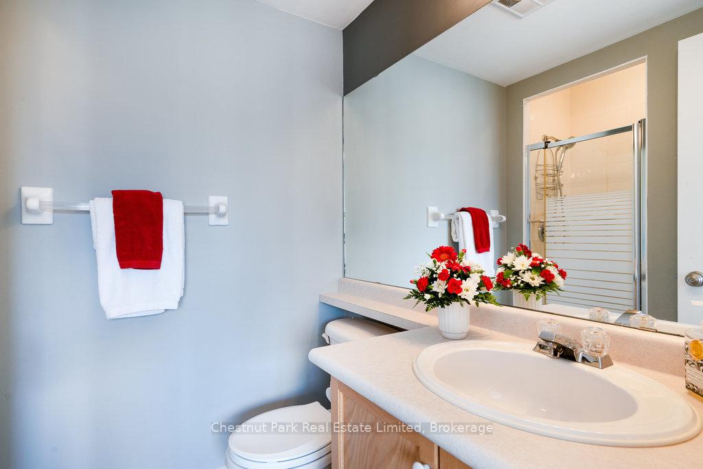 Photo 17 of 627 Johnston Park Avenue, Collingwood — HOMEH