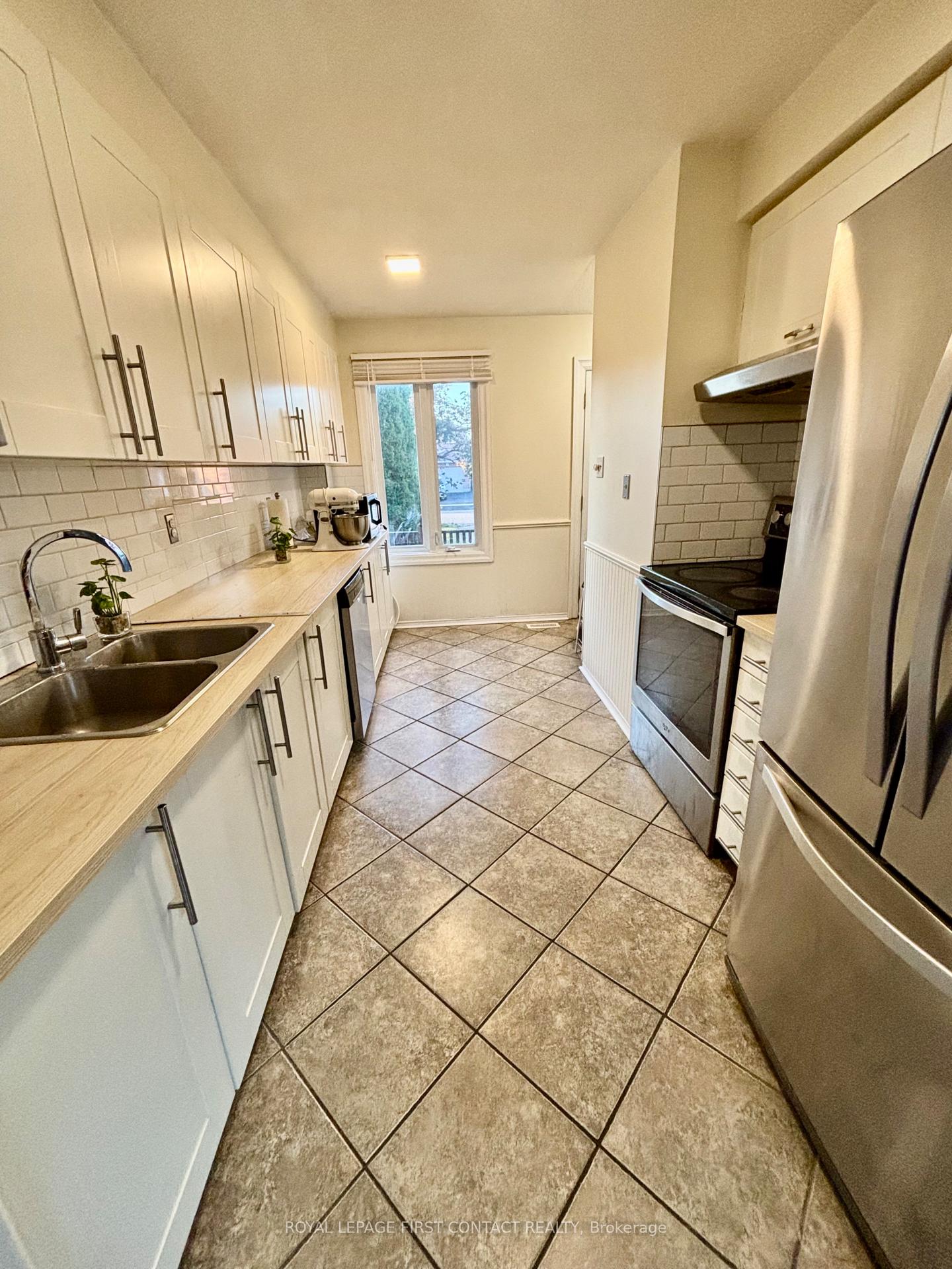 Photo 10 of 43 Delaney Crescent, Barrie, Northwest — HOMEH