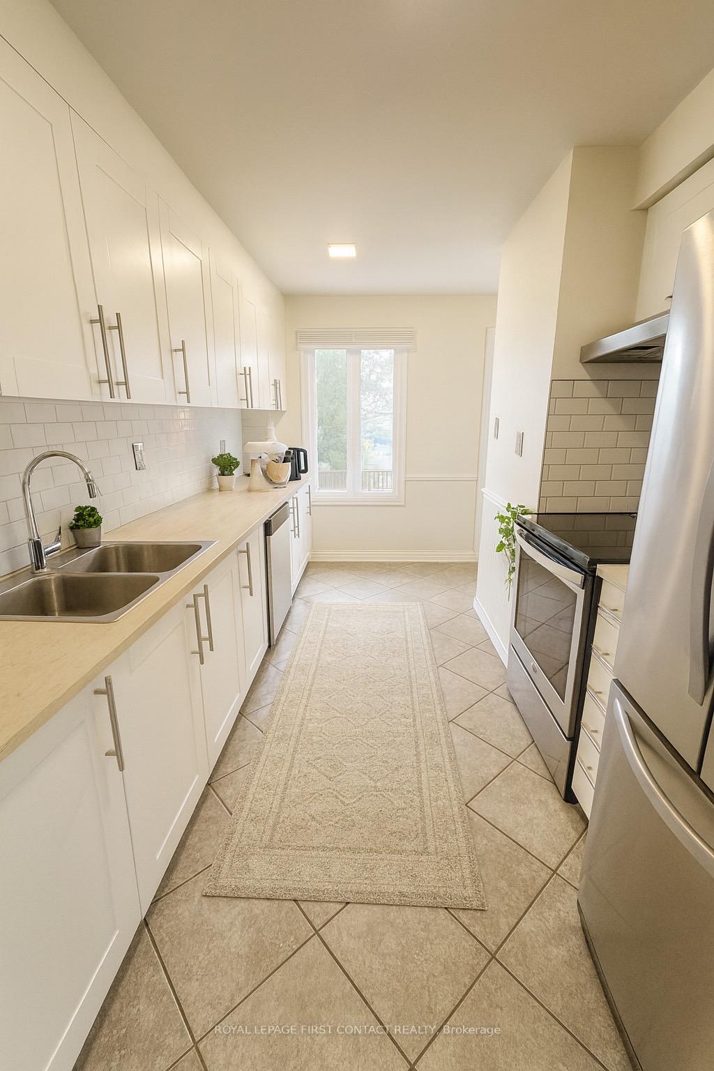 Photo 5 of 43 Delaney Crescent, Barrie, Northwest — HOMEH