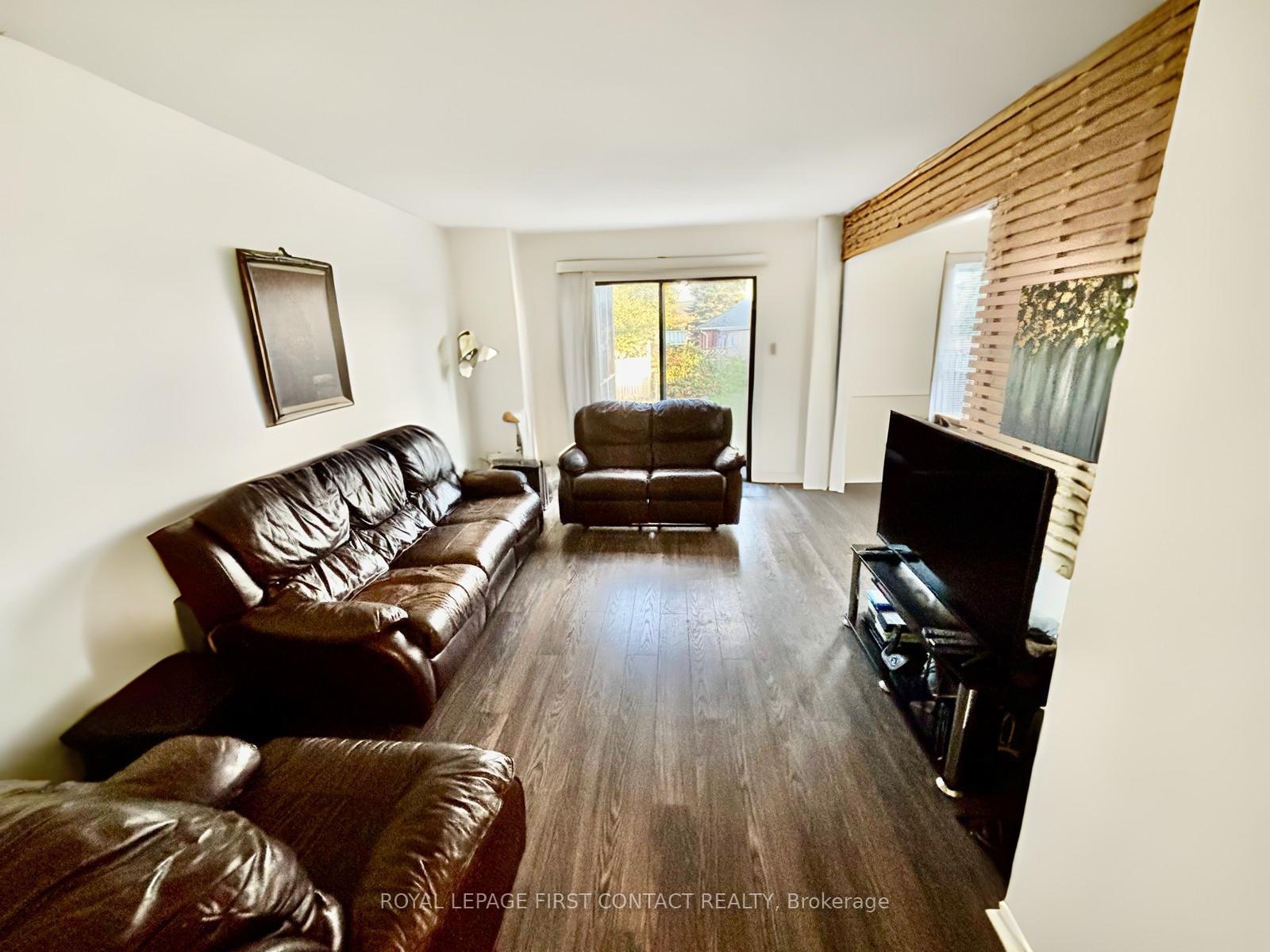 Photo 8 of 43 Delaney Crescent, Barrie, Northwest — HOMEH