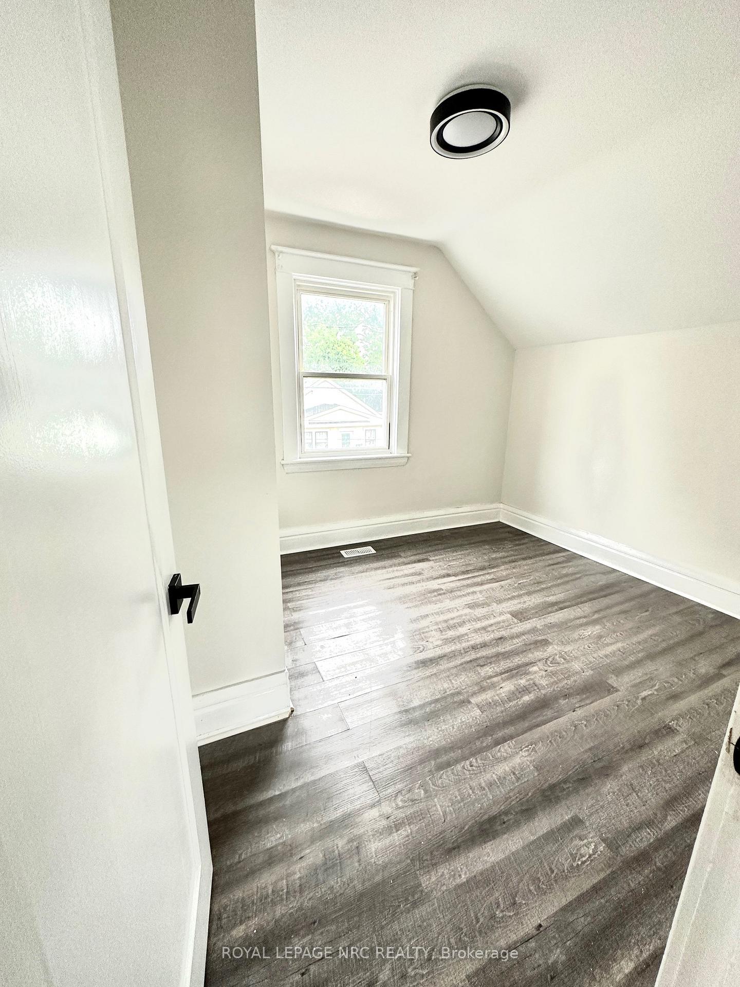 Photo 9 of 29 Wilson Street, St. Catharines, Downtown — HOMEH