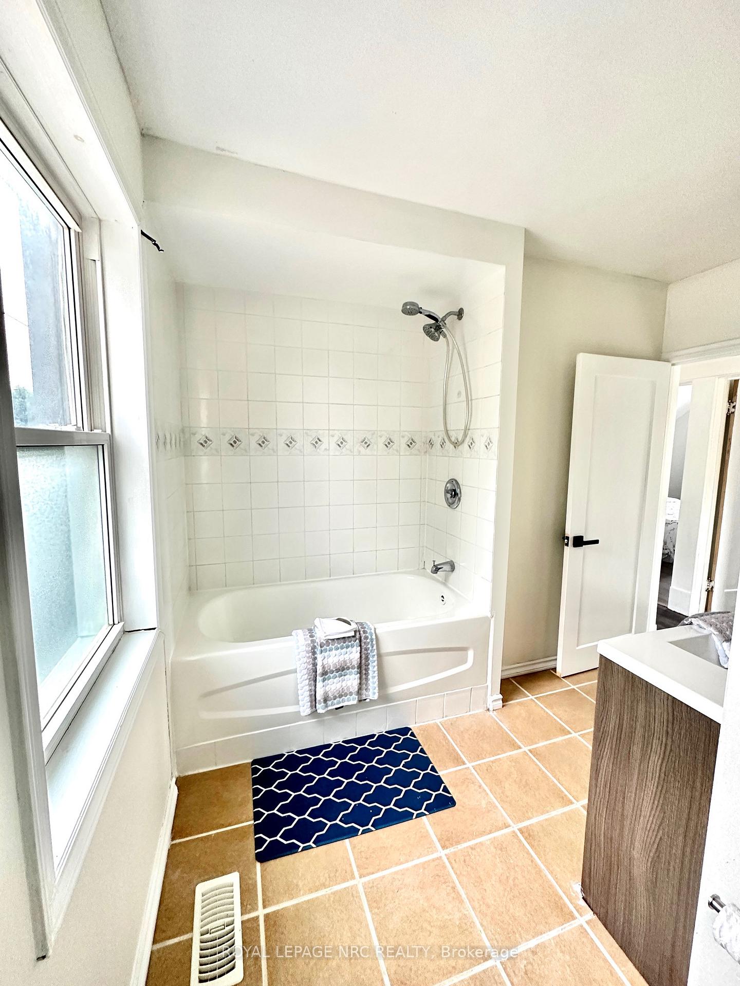Photo 10 of 29 Wilson Street, St. Catharines, Downtown — HOMEH