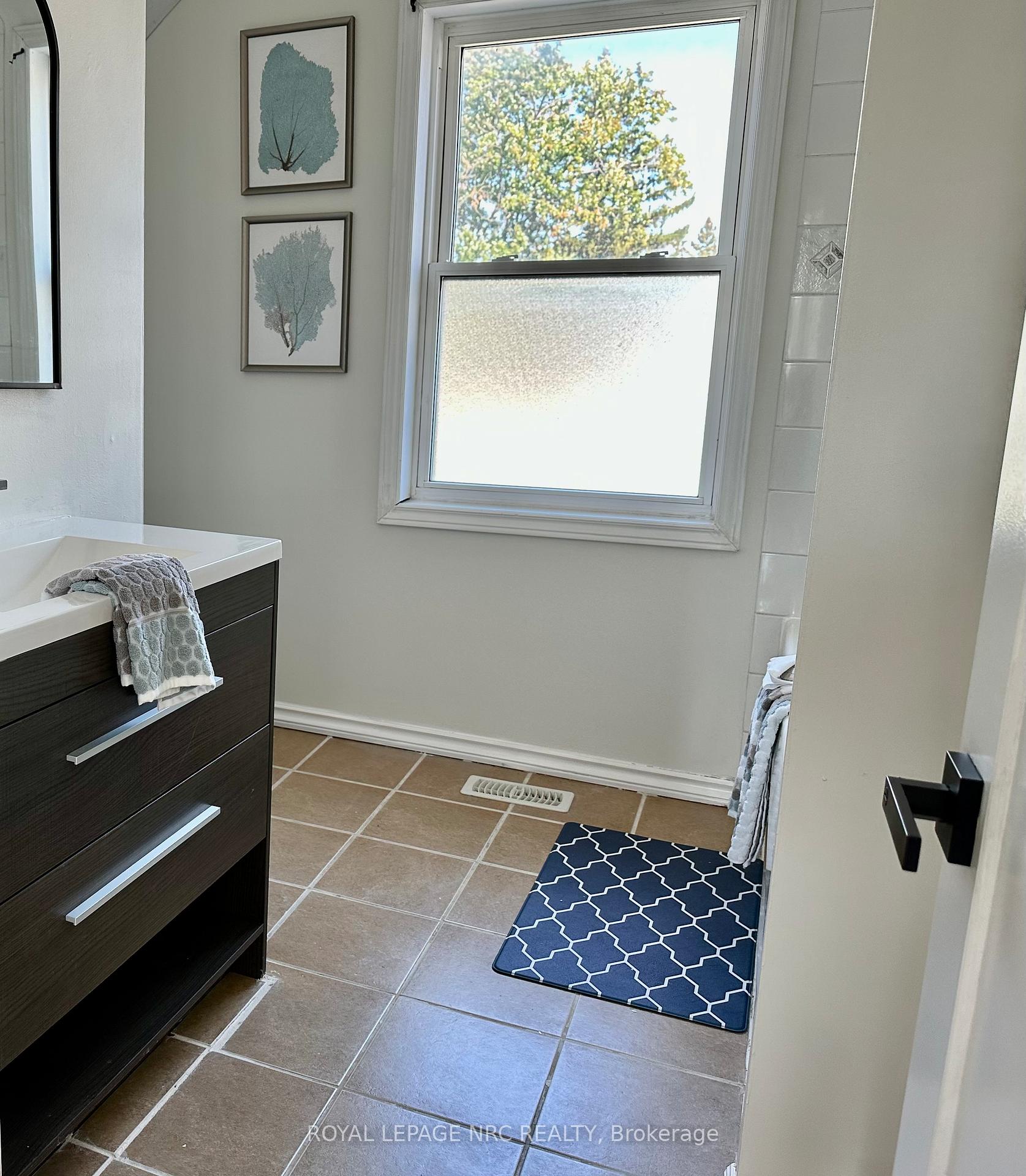 Photo 11 of 29 Wilson Street, St. Catharines, Downtown — HOMEH