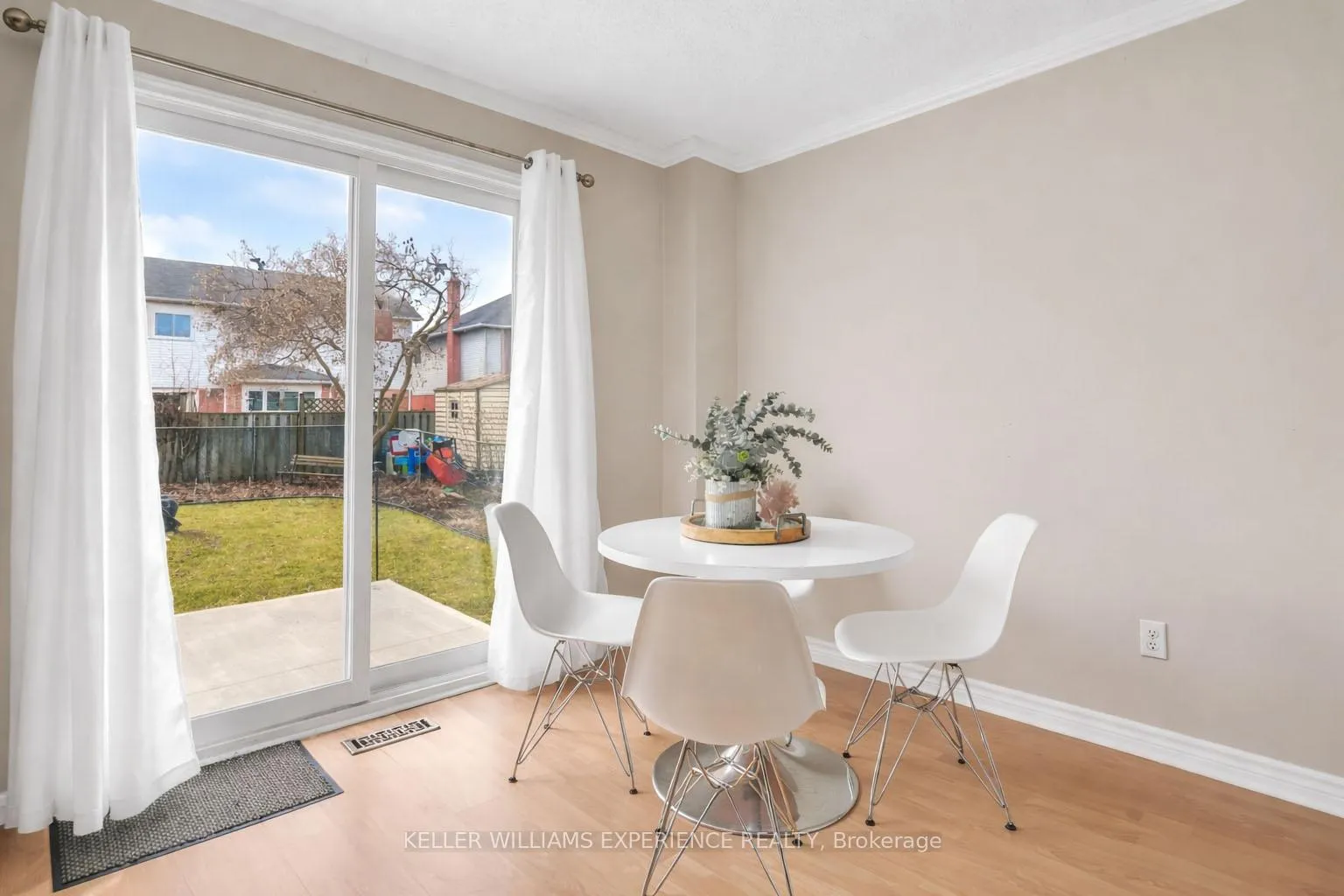 Photo 2 of 24 Lindsay Court, Barrie, Cundles East — HOMEH