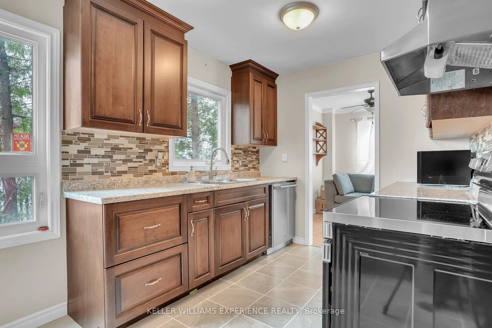 Photo 4 of 24 Lindsay Court, Barrie, Cundles East — HOMEH