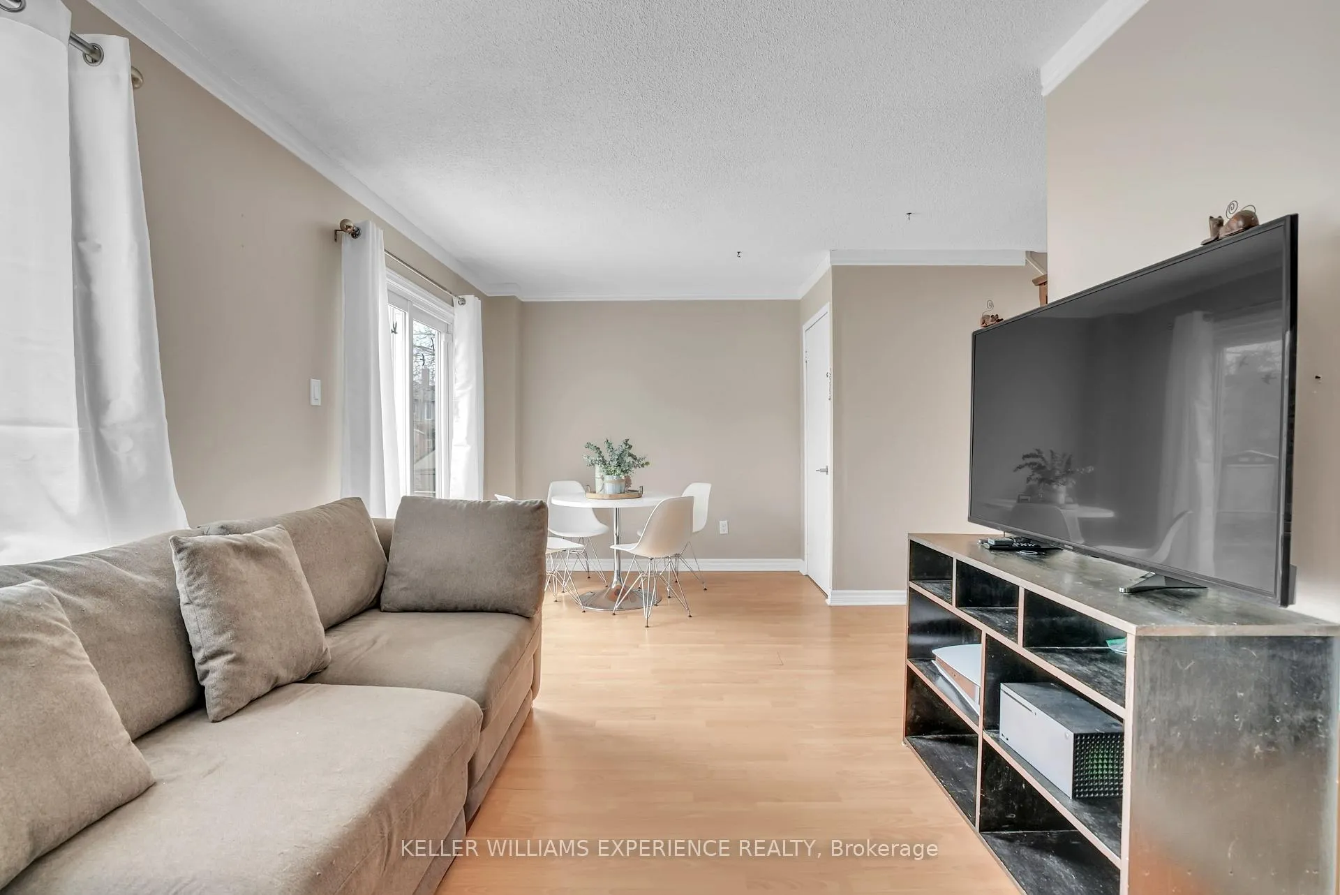 Photo 7 of 24 Lindsay Court, Barrie, Cundles East — HOMEH