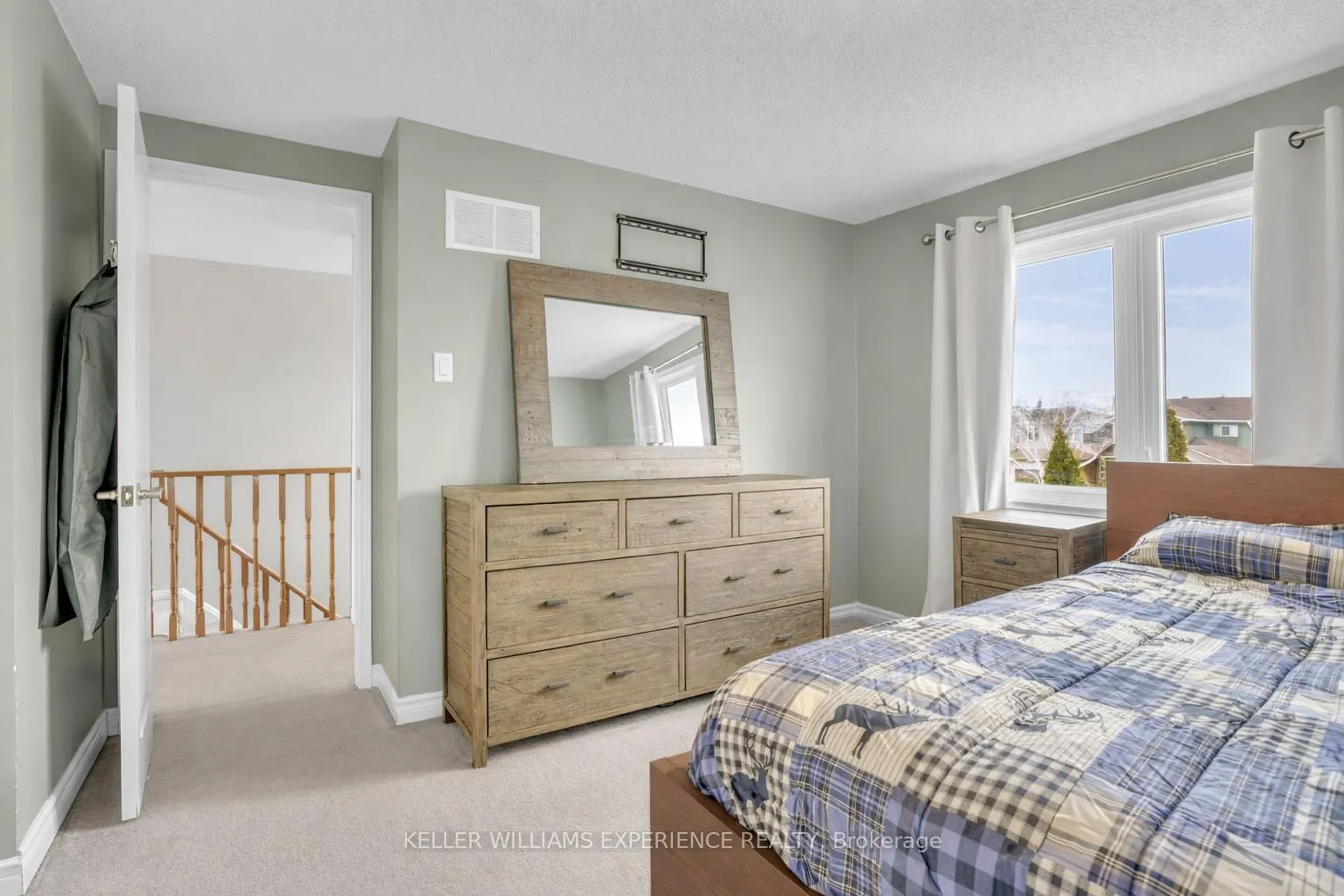 Photo 10 of 24 Lindsay Court, Barrie, Cundles East — HOMEH