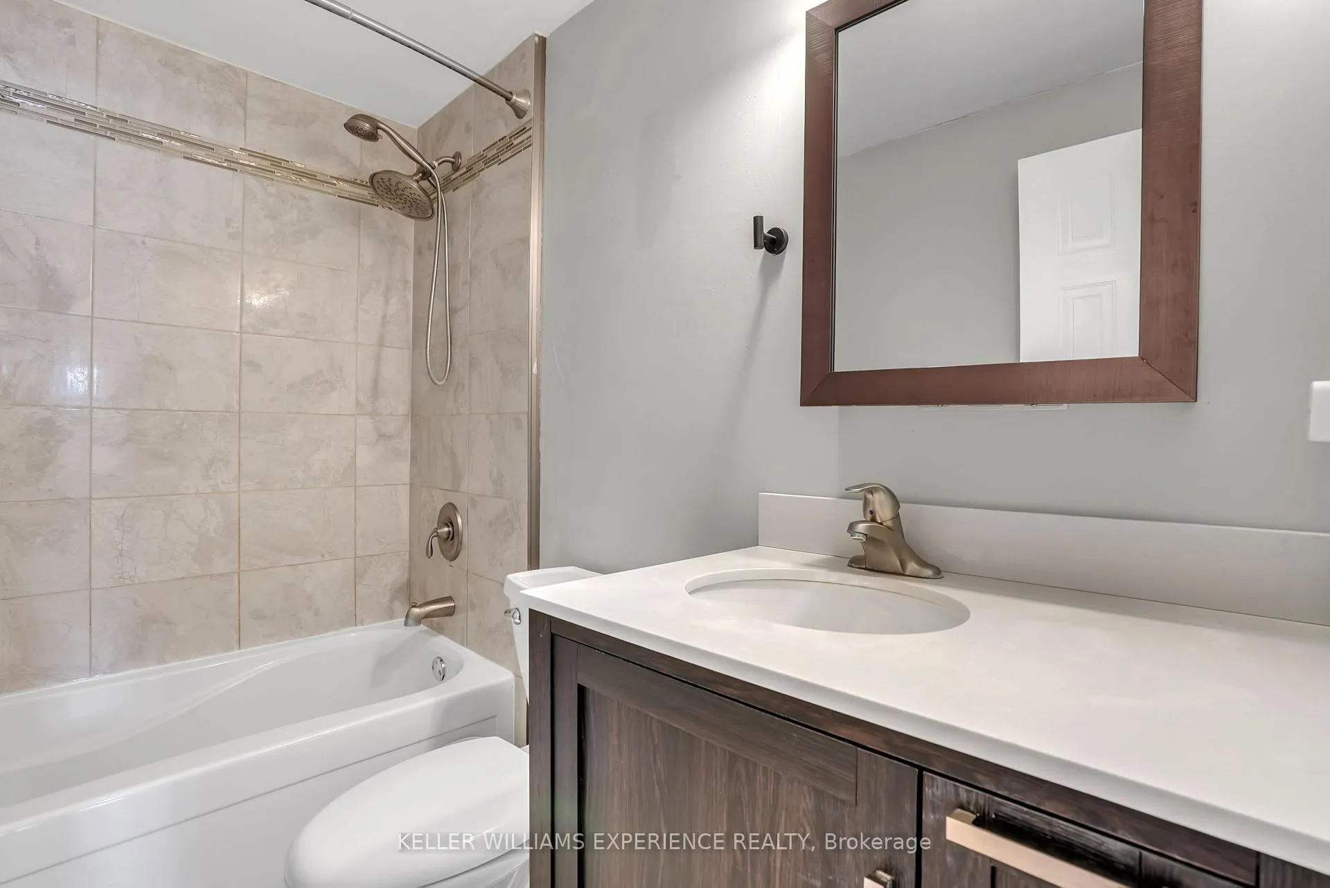 Photo 13 of 24 Lindsay Court, Barrie, Cundles East — HOMEH